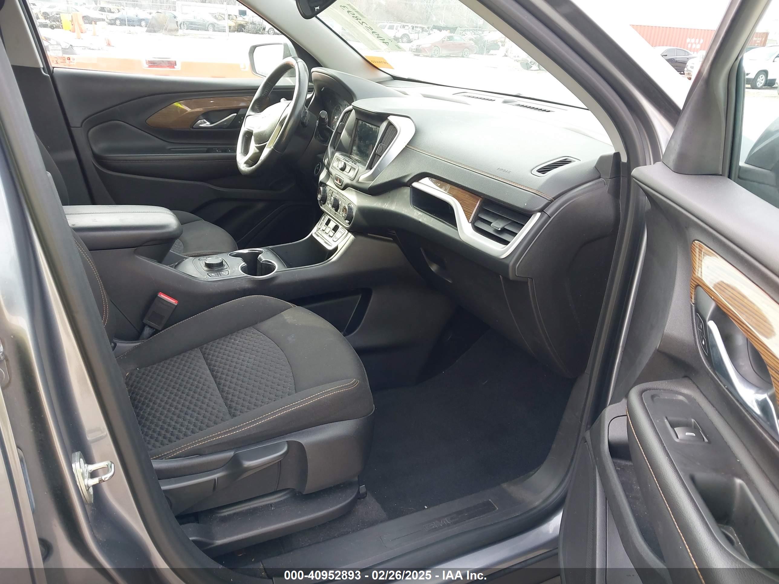 GMC TERRAIN image 5