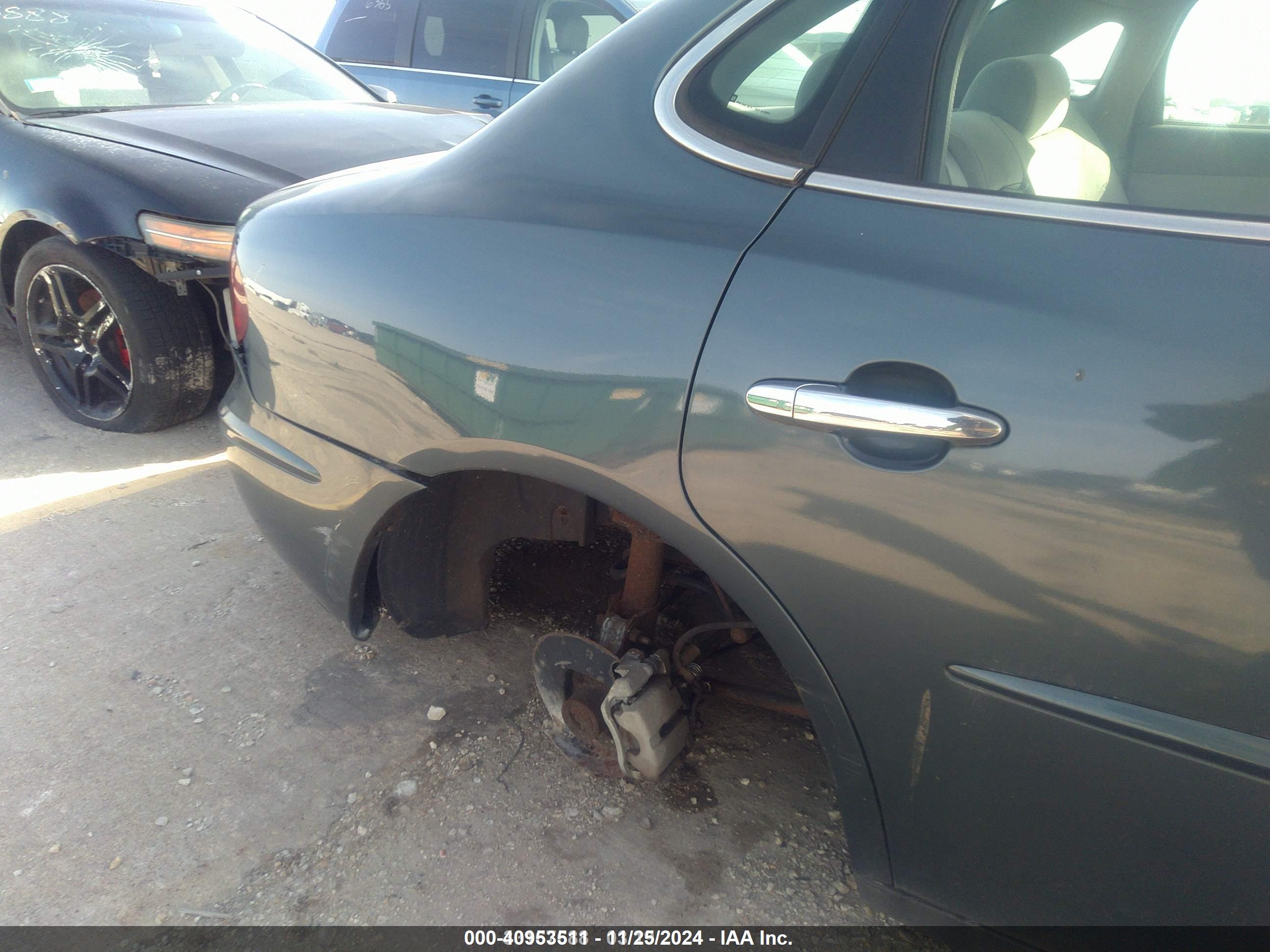 BUICK LACROSSE image 6