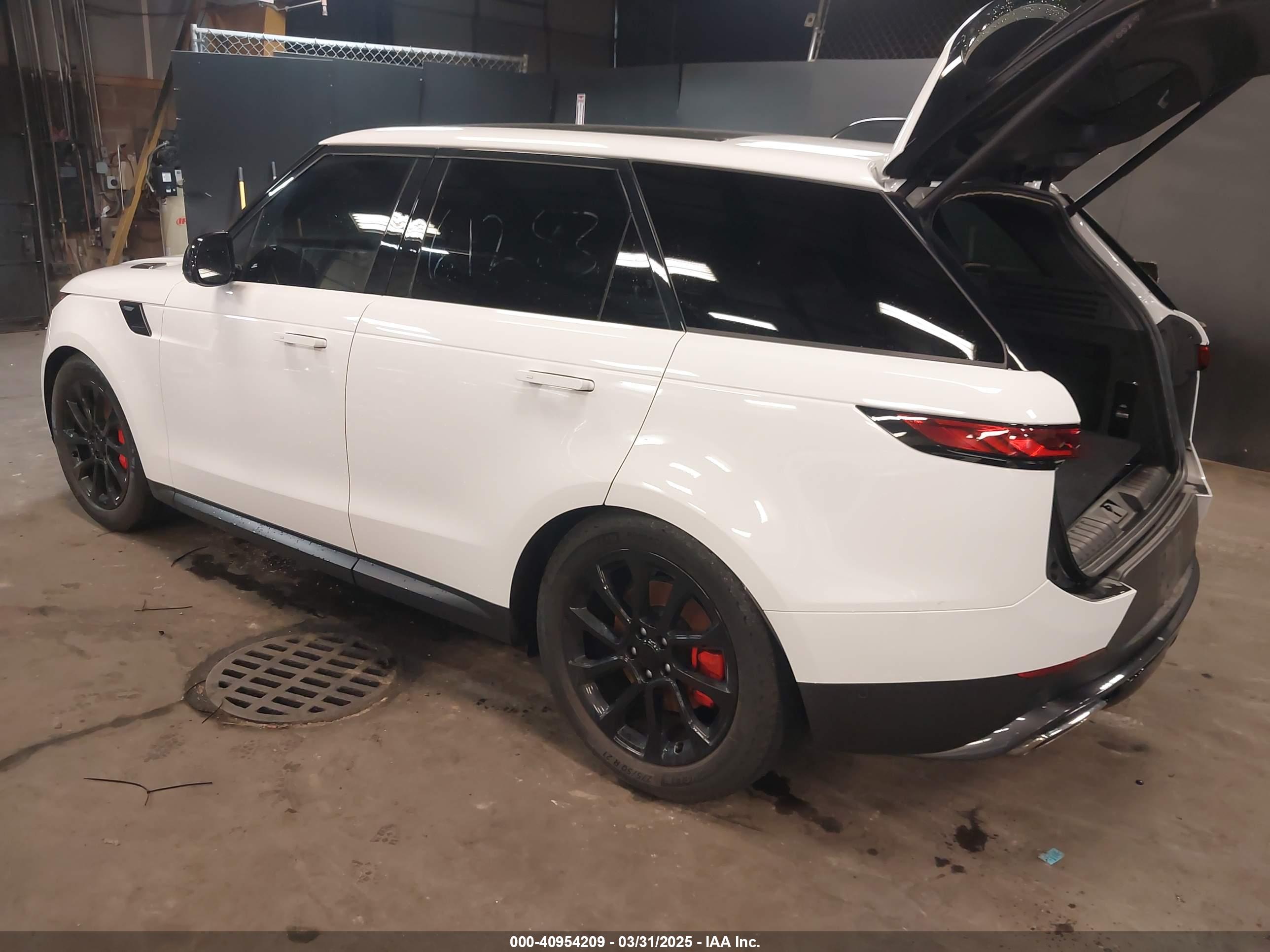 LAND ROVER image 3