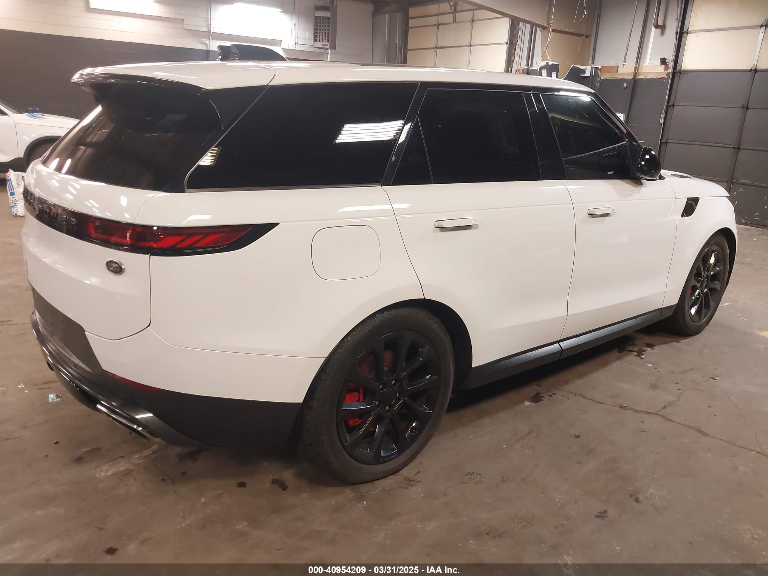 LAND ROVER image 4