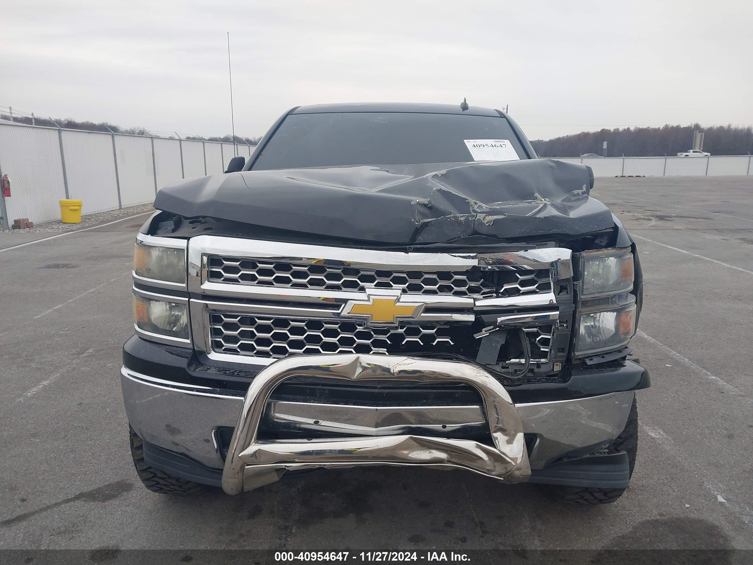 CHEVROLET SILVERADO image 6
