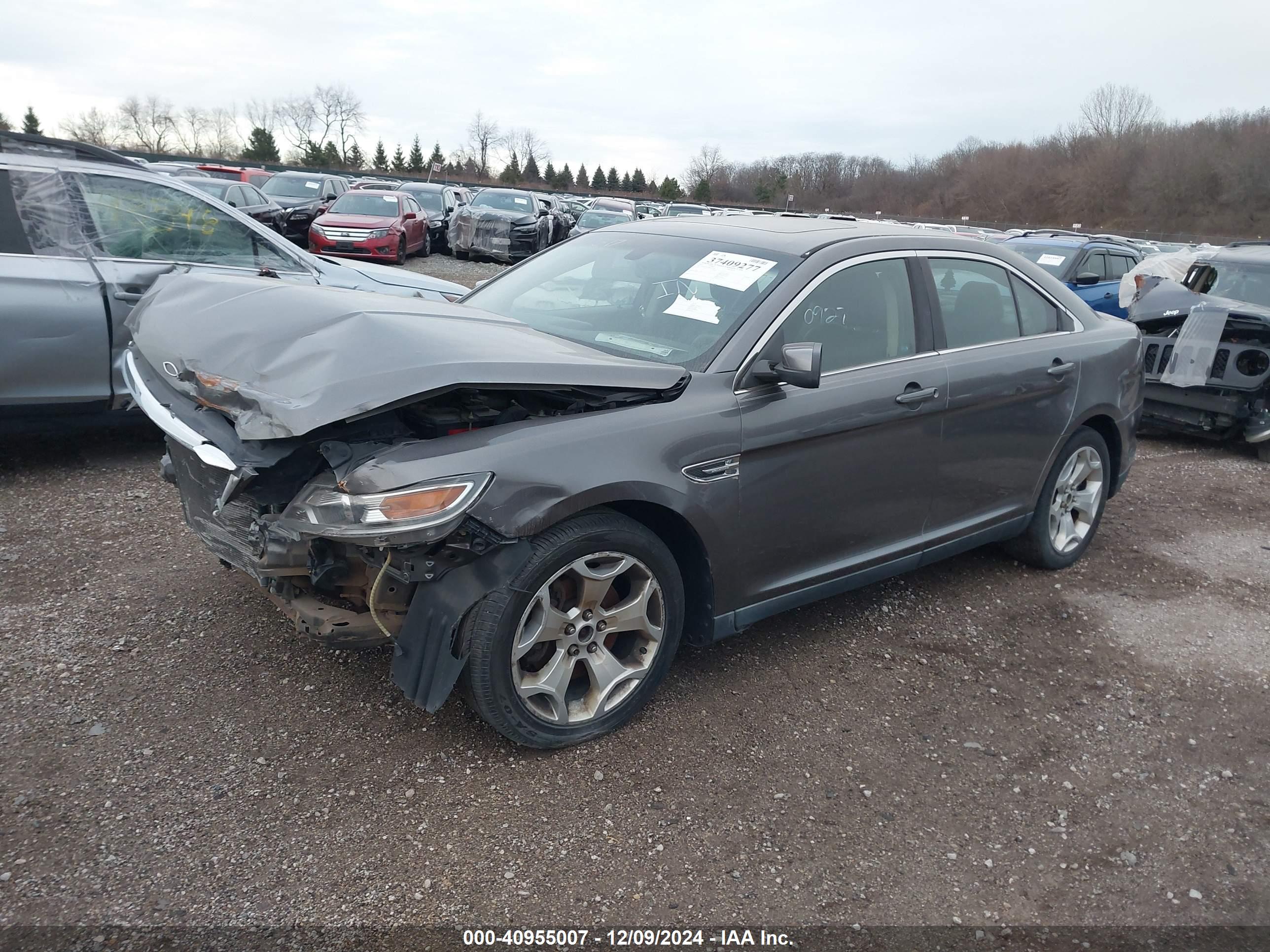 FORD TAURUS image 2