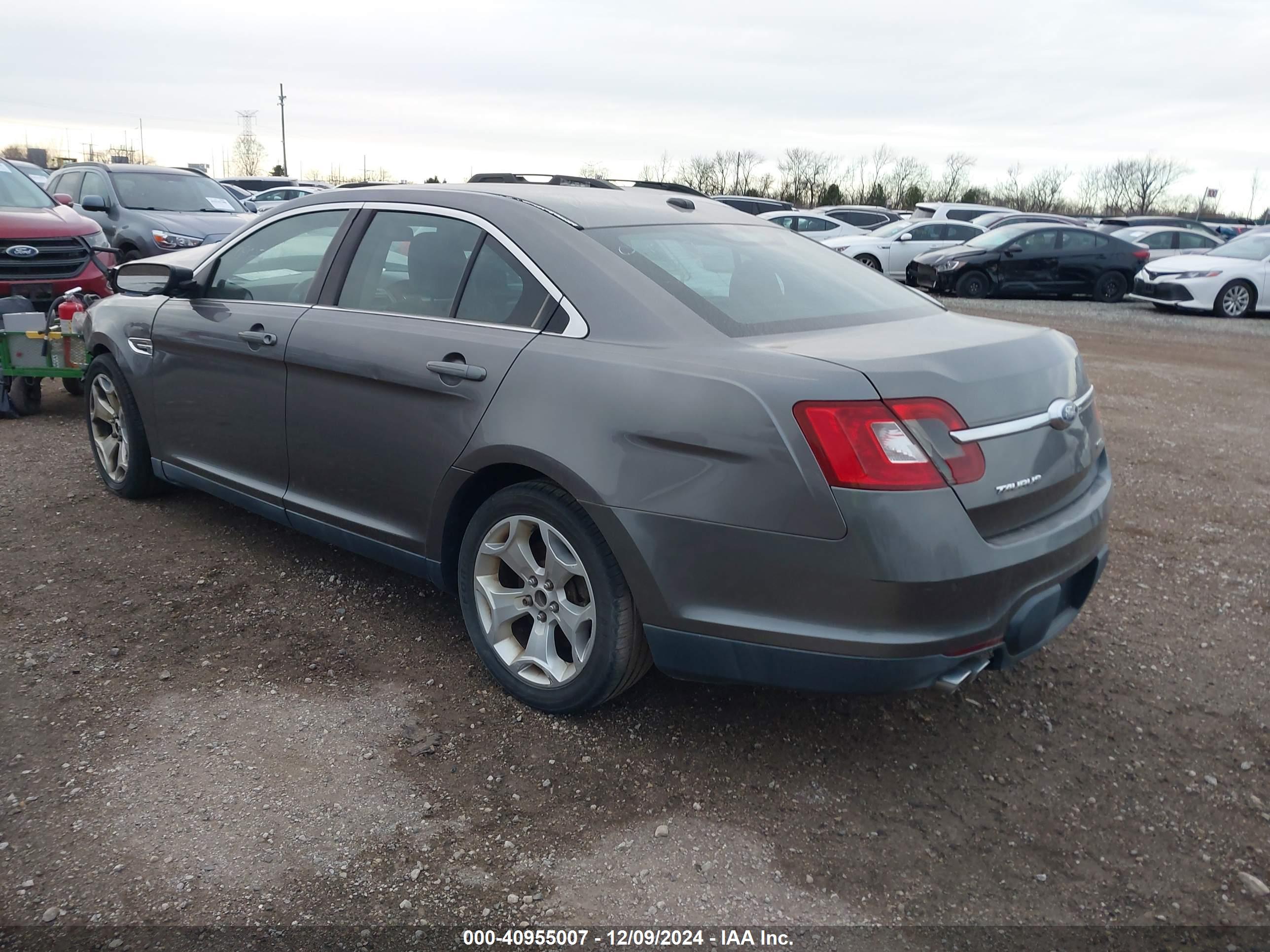 FORD TAURUS image 3