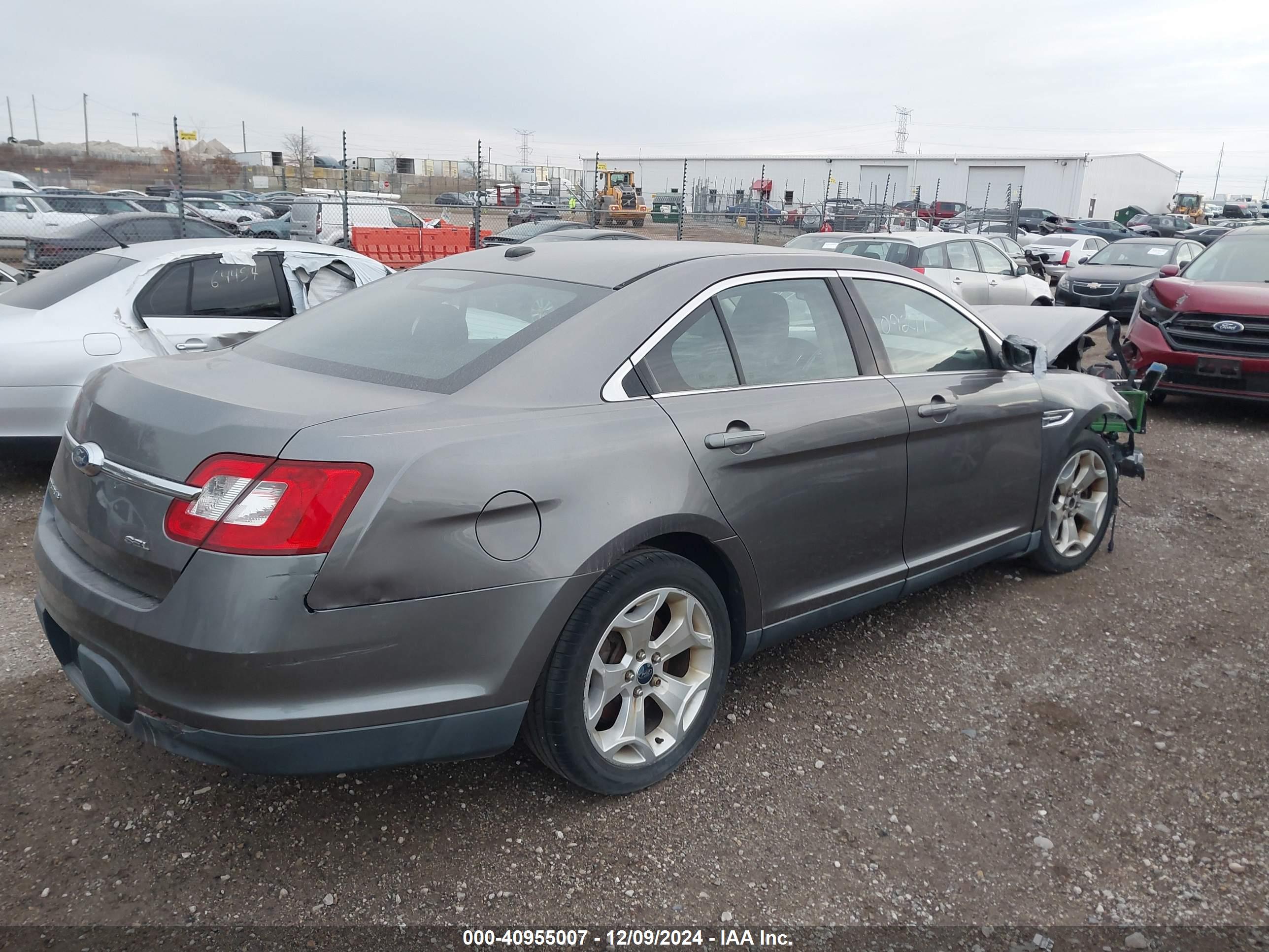 FORD TAURUS image 4