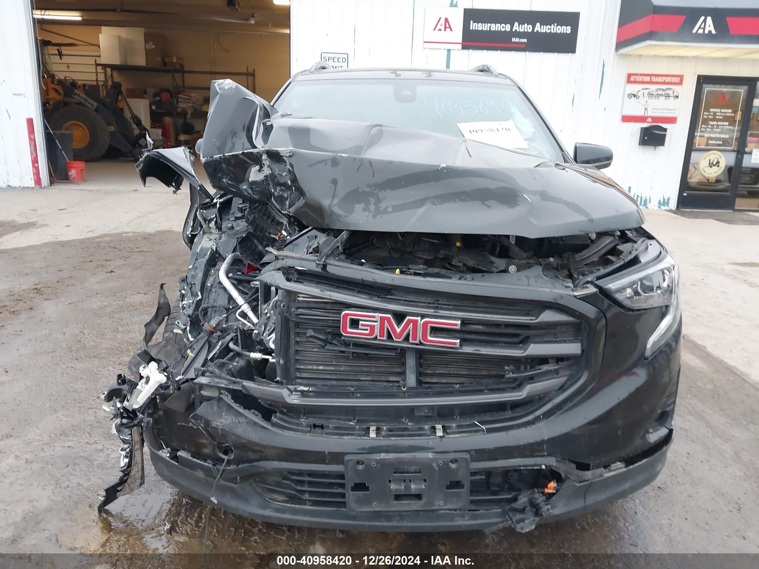 GMC TERRAIN image 6