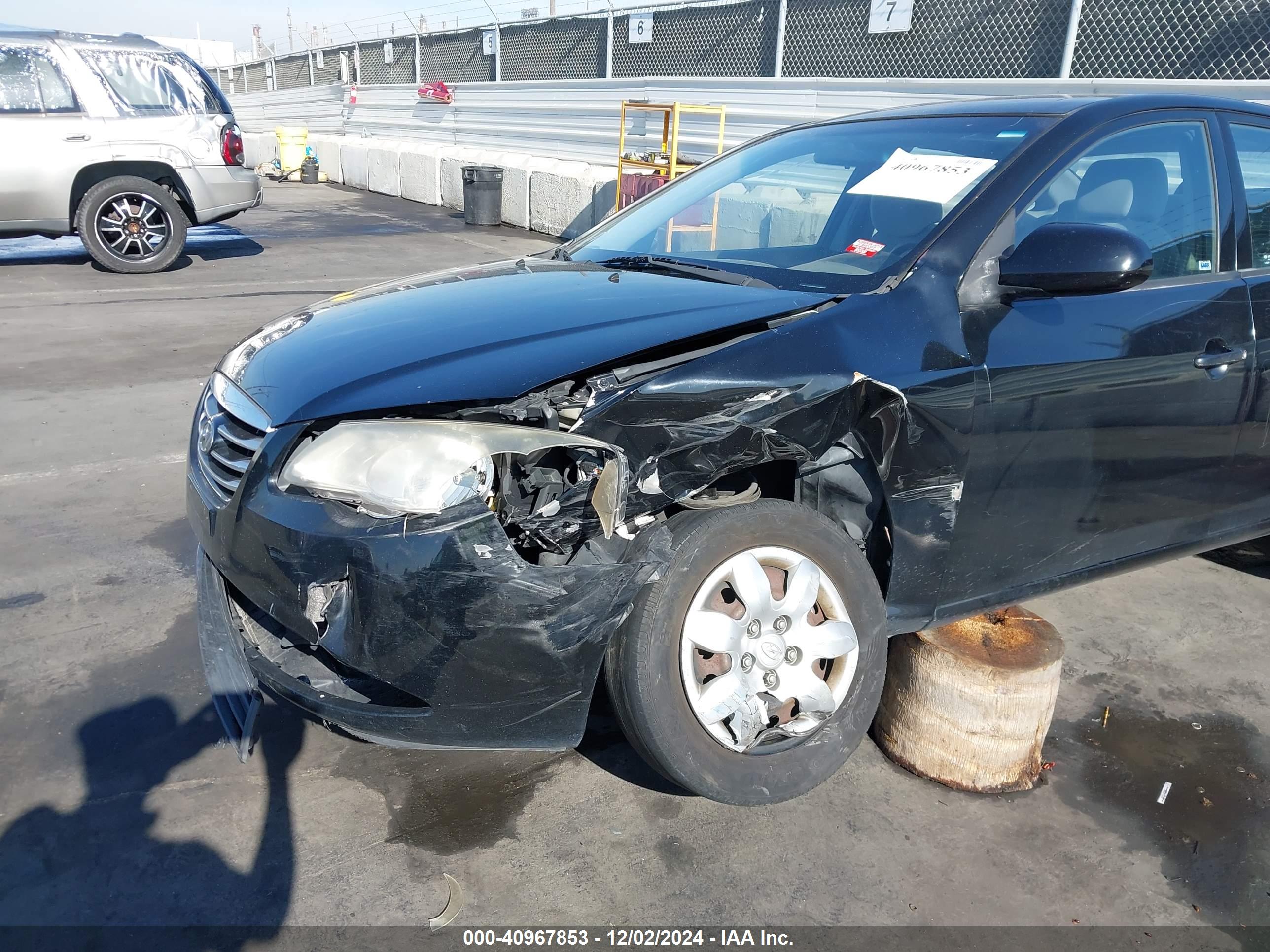 HYUNDAI ELANTRA image 6