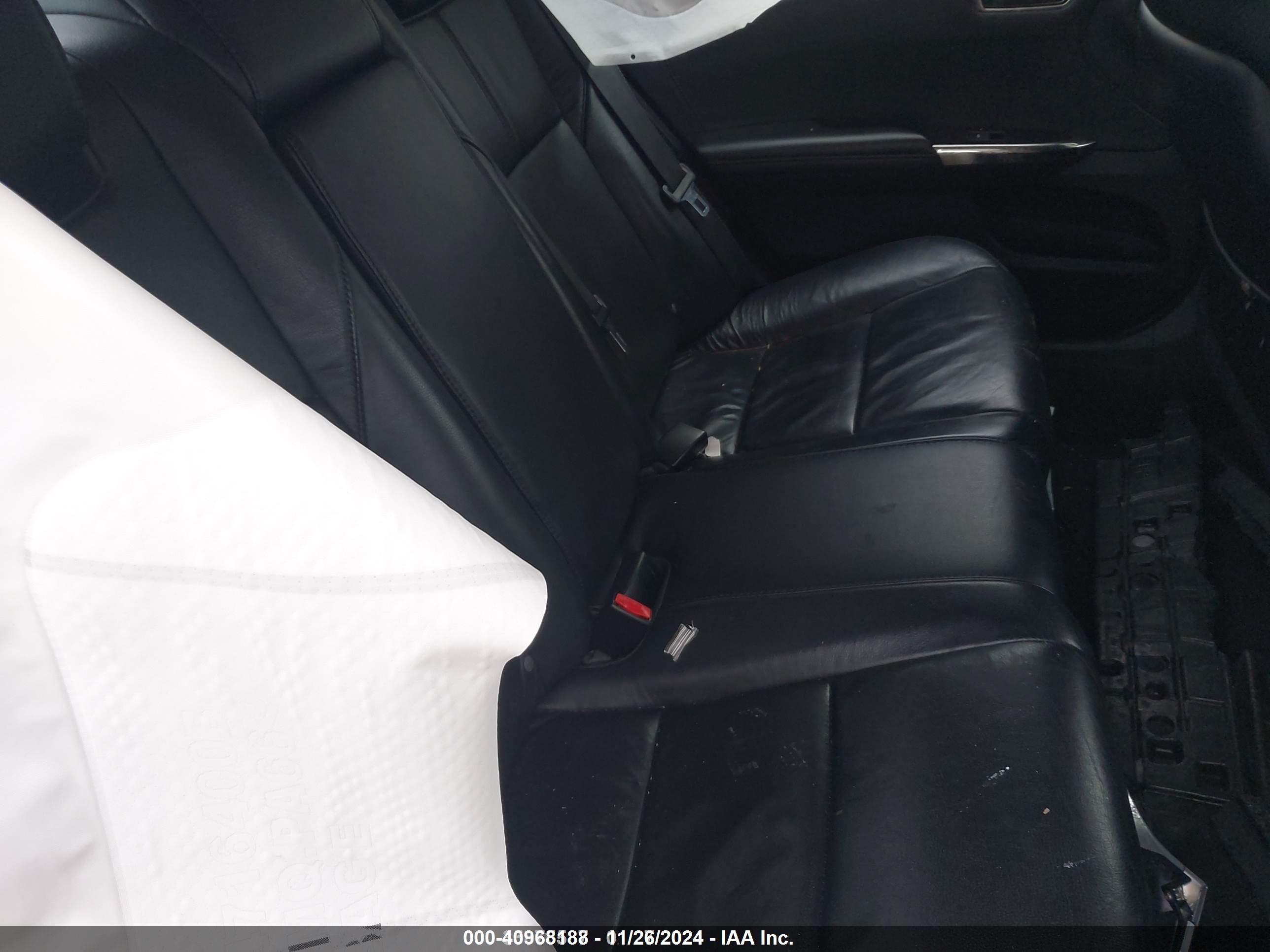 TOYOTA AVALON image 8