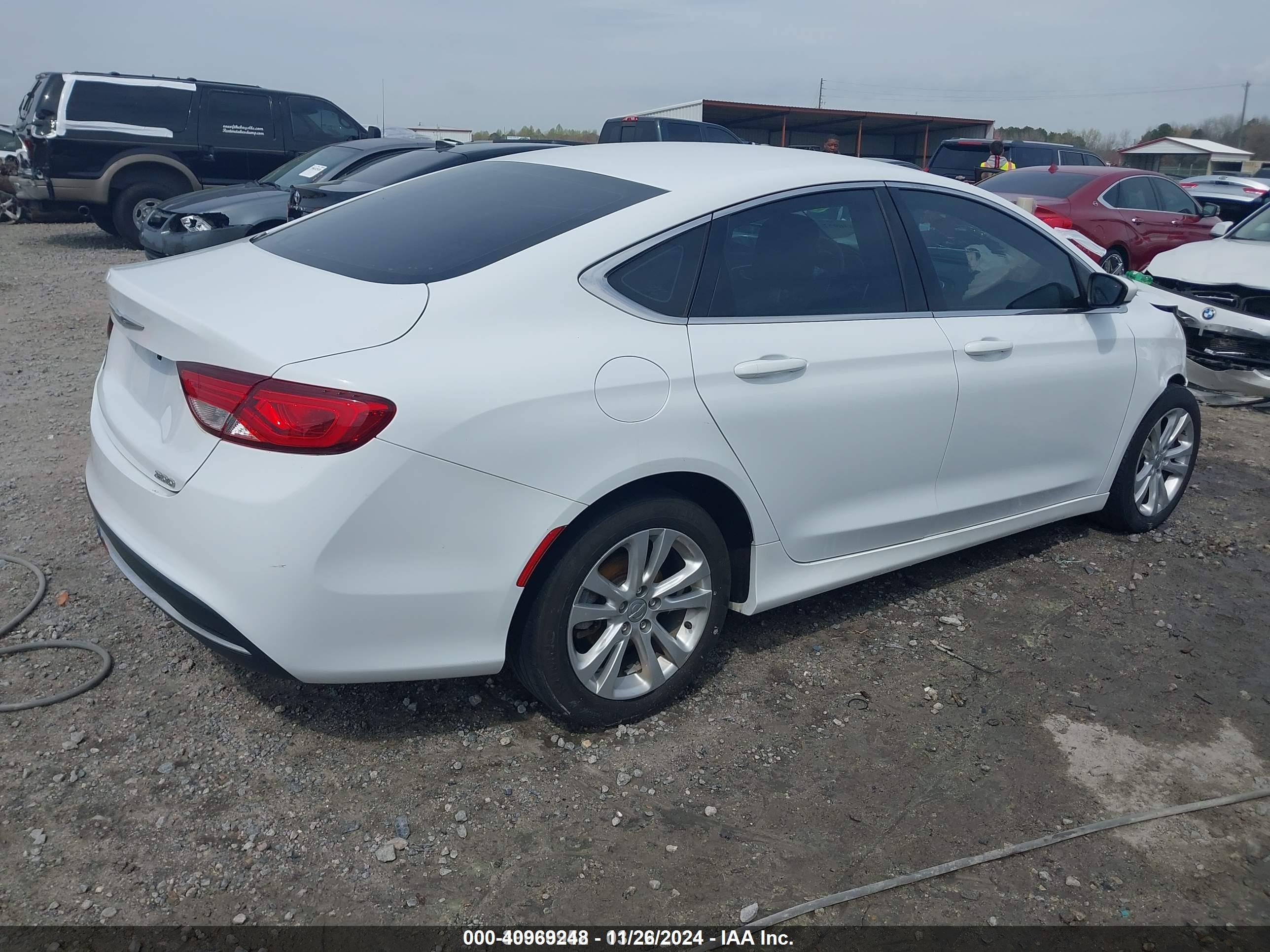 CHRYSLER 200 image 4