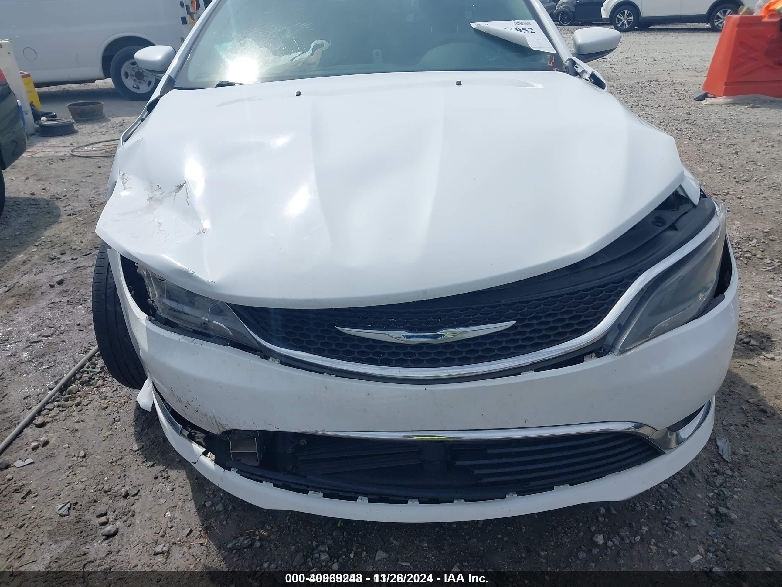 CHRYSLER 200 image 6