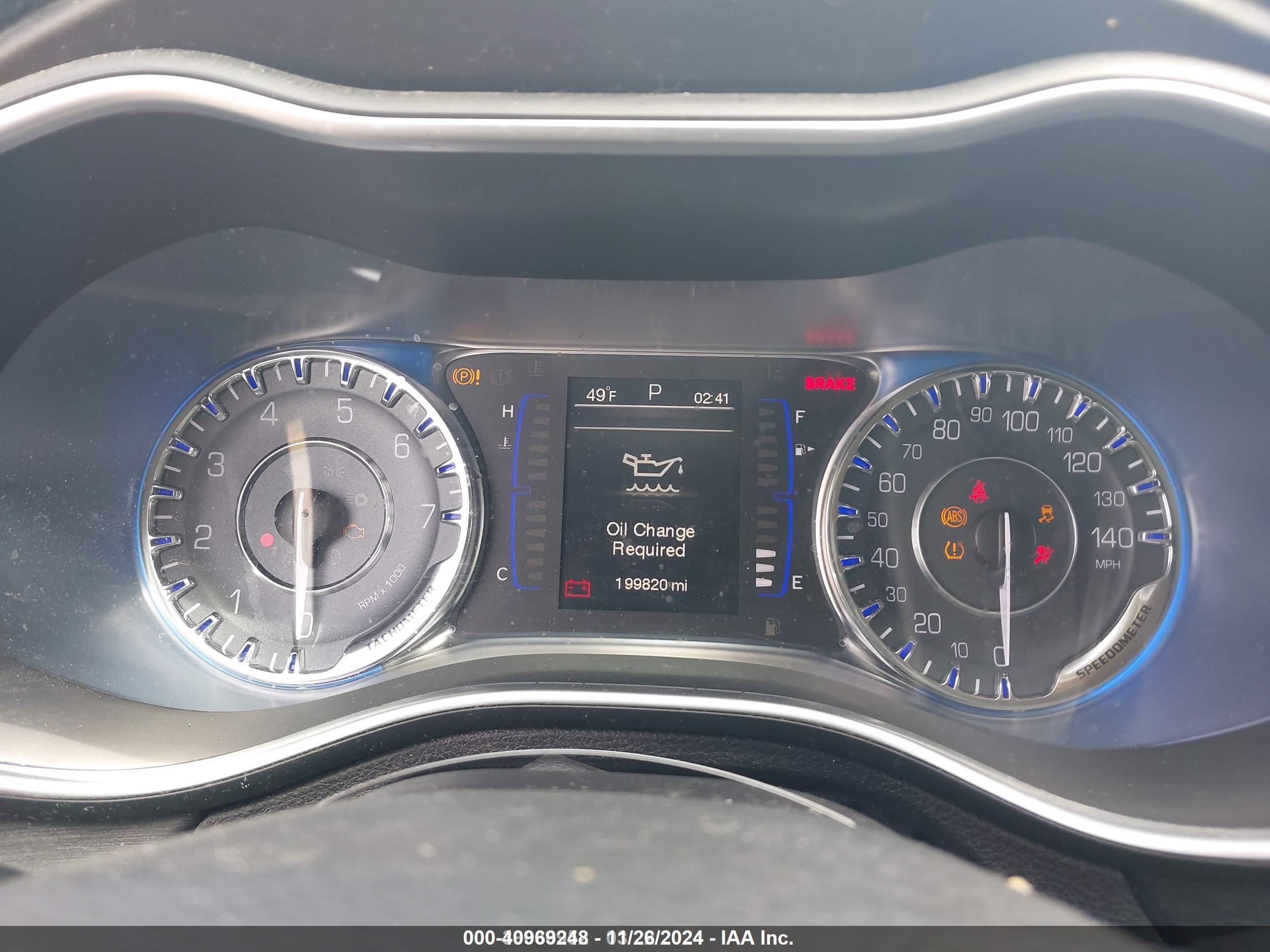 CHRYSLER 200 image 7