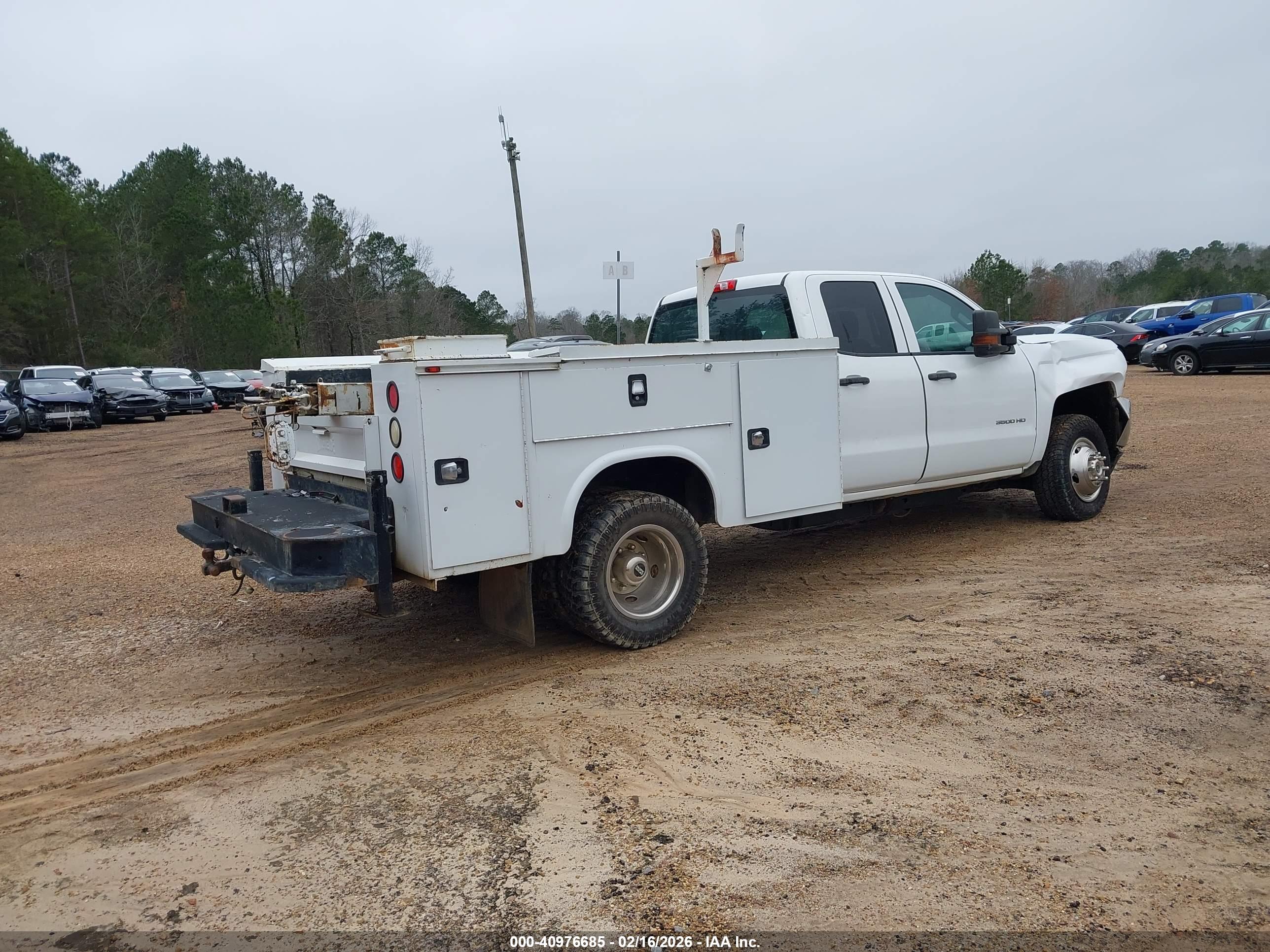 CHEVROLET SILVERADO image 4