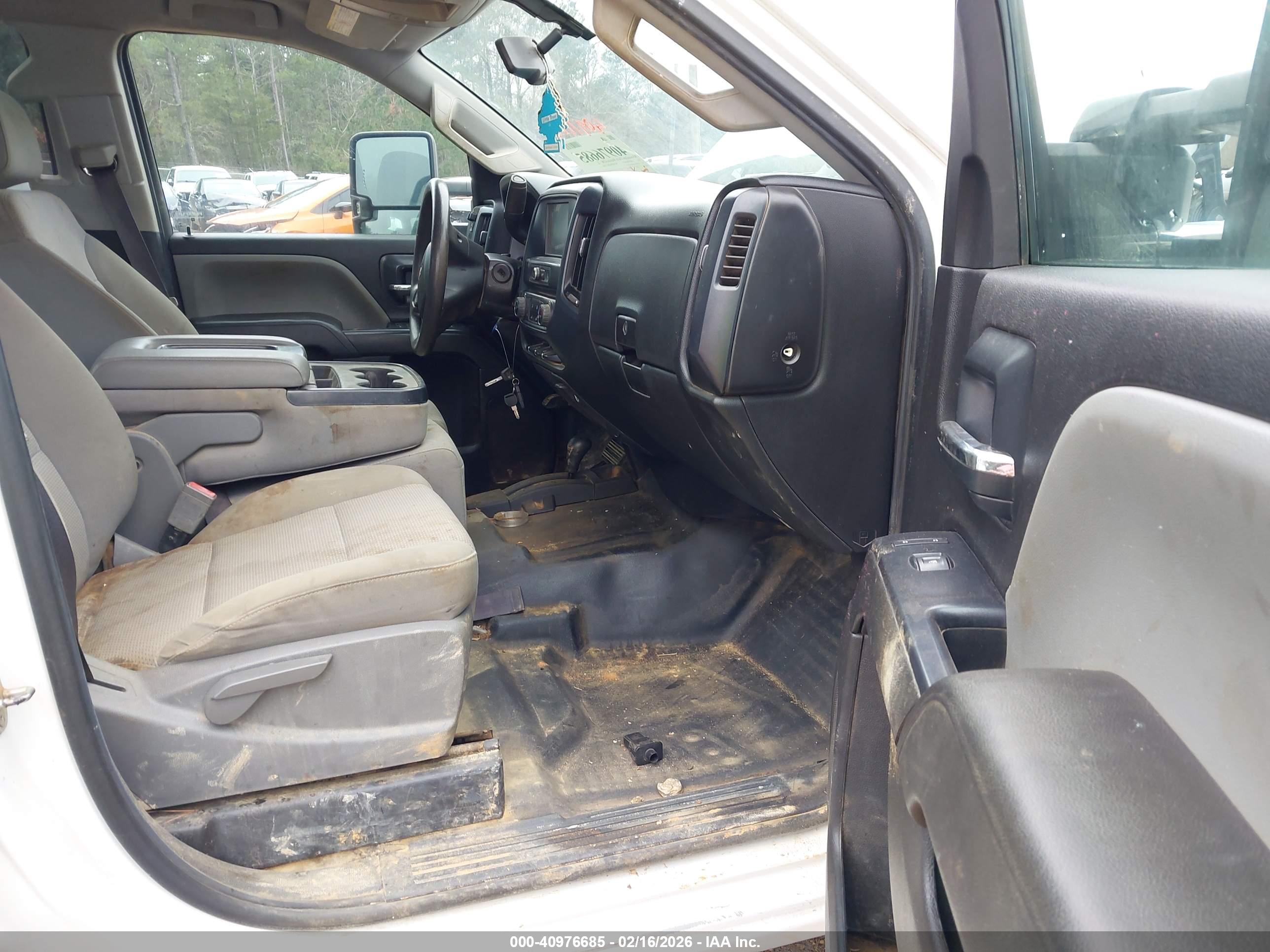 CHEVROLET SILVERADO image 8
