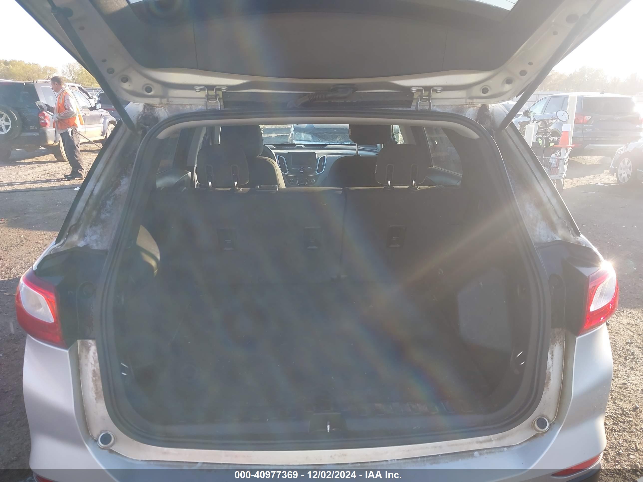 CHEVROLET EQUINOX image 8