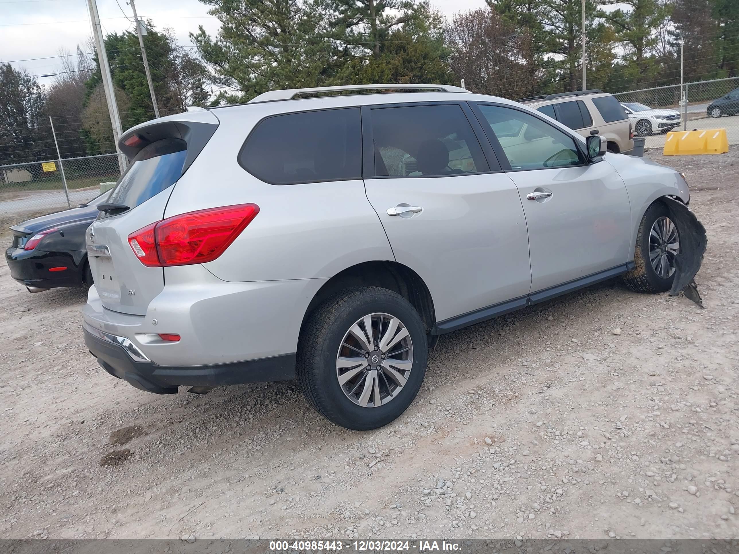 NISSAN PATHFINDER image 4