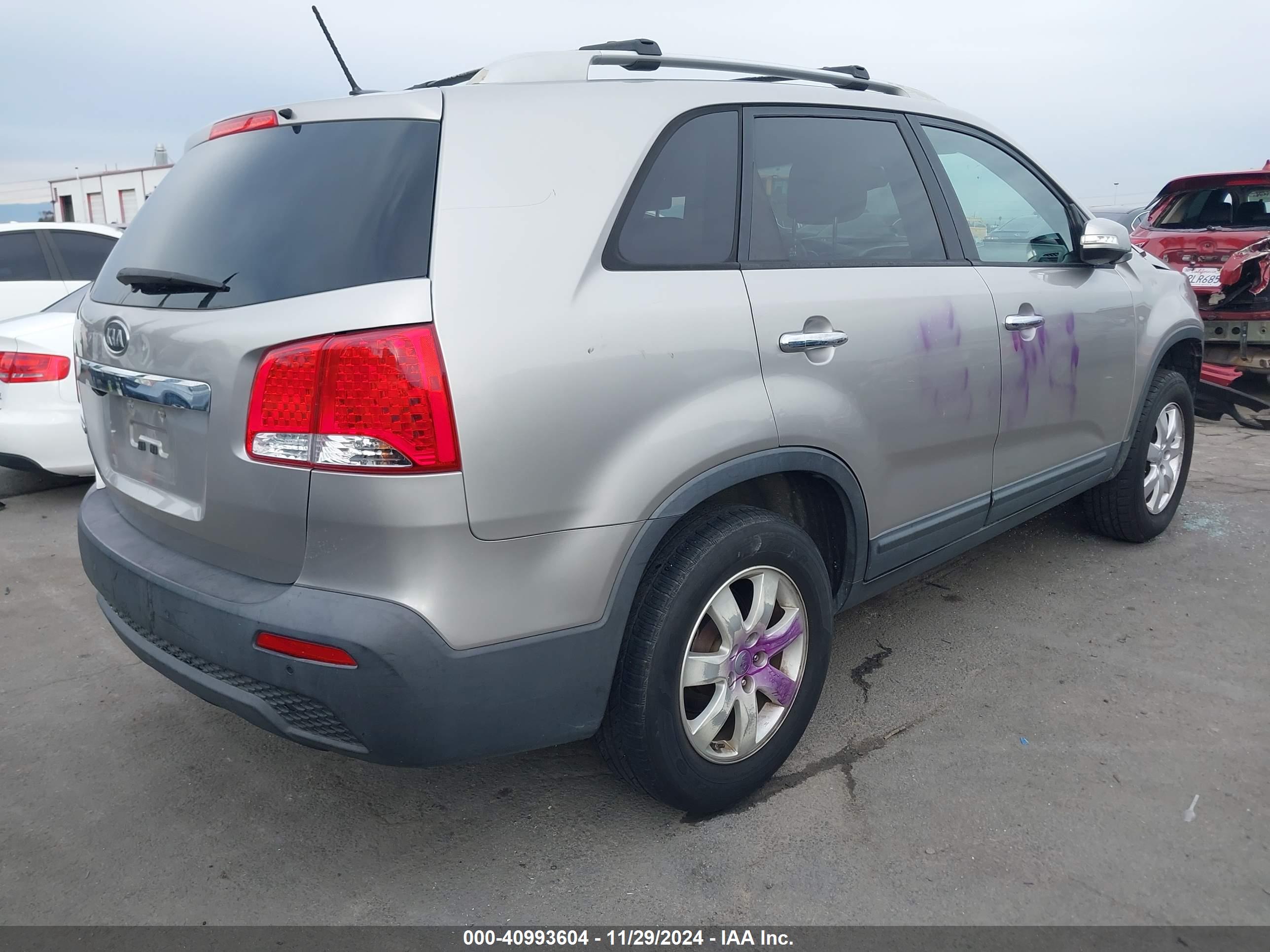 KIA SORENTO image 4