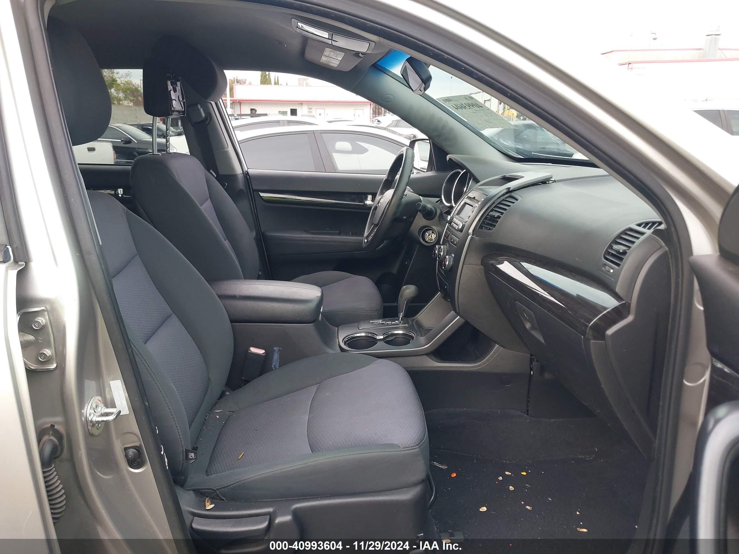 KIA SORENTO image 5