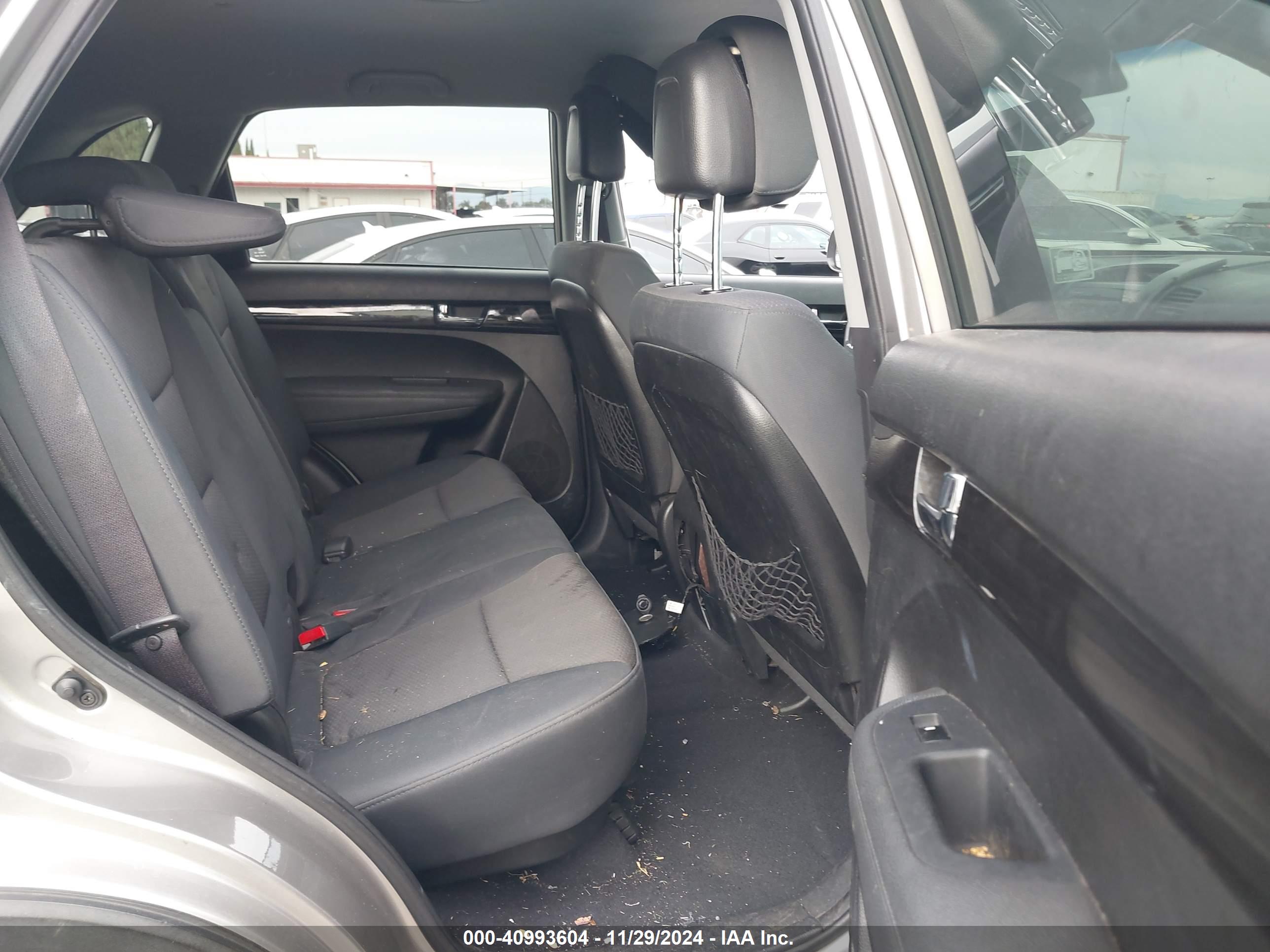 KIA SORENTO image 8