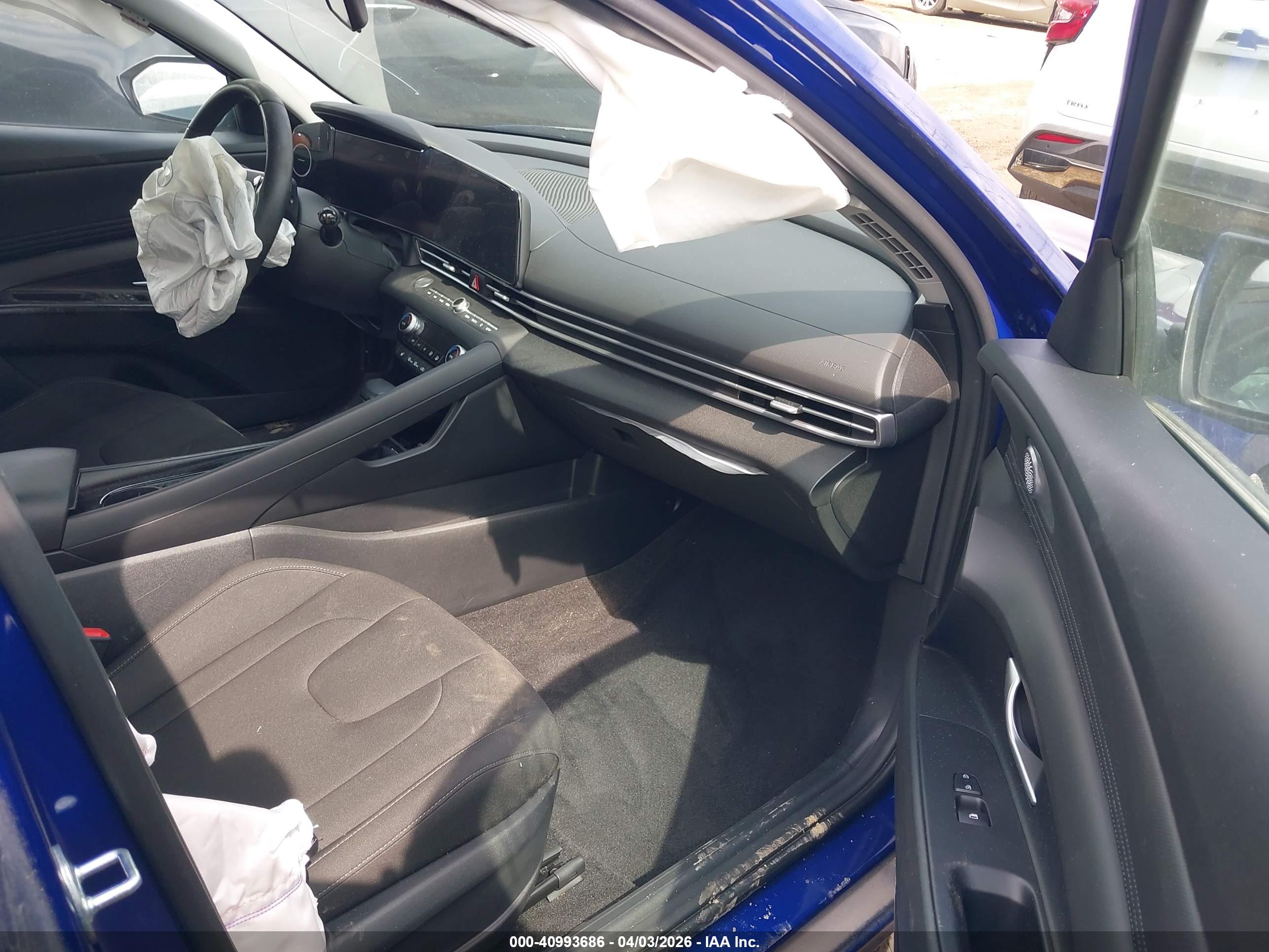 HYUNDAI ELANTRA image 5
