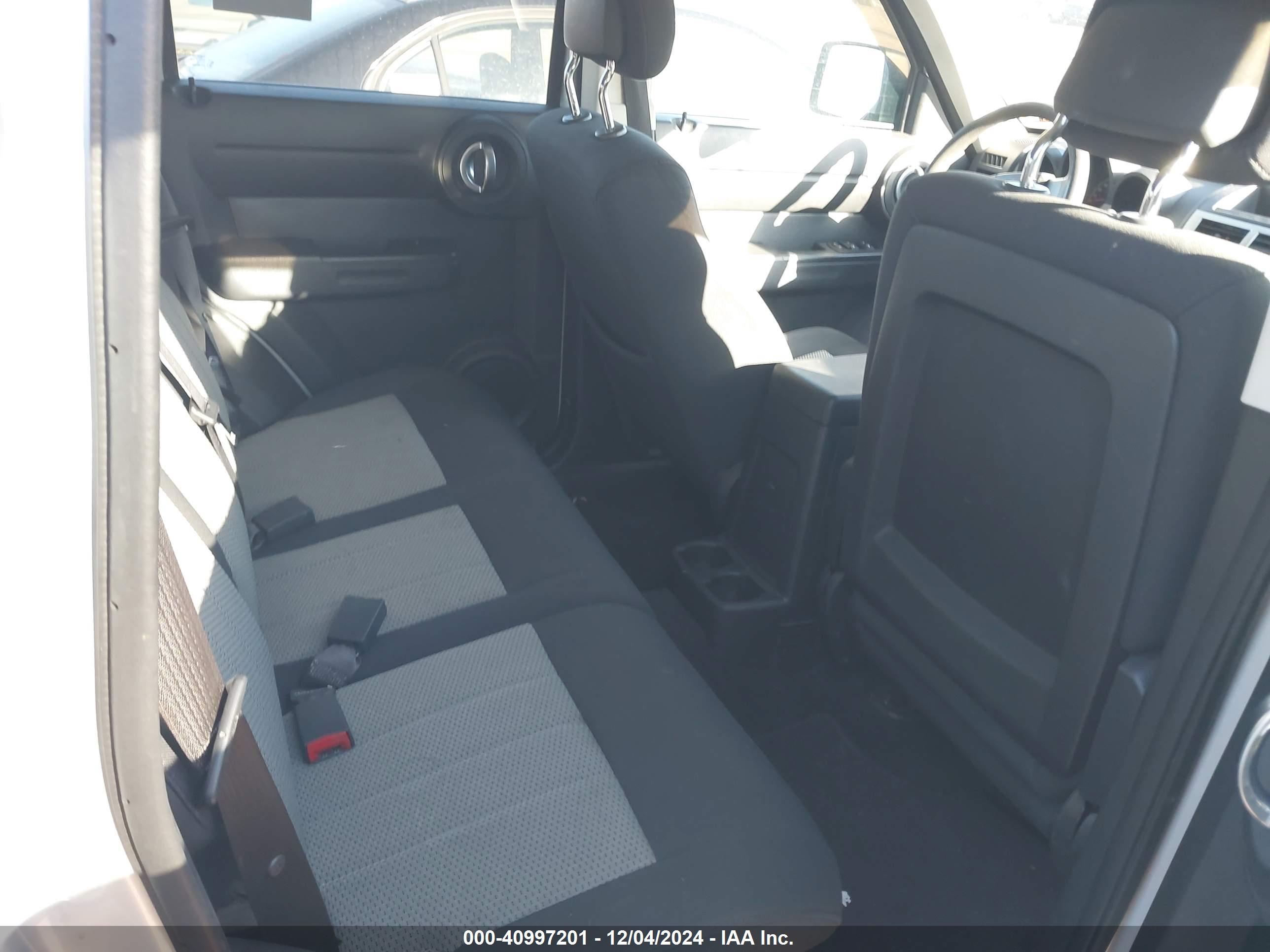 DODGE NITRO image 8