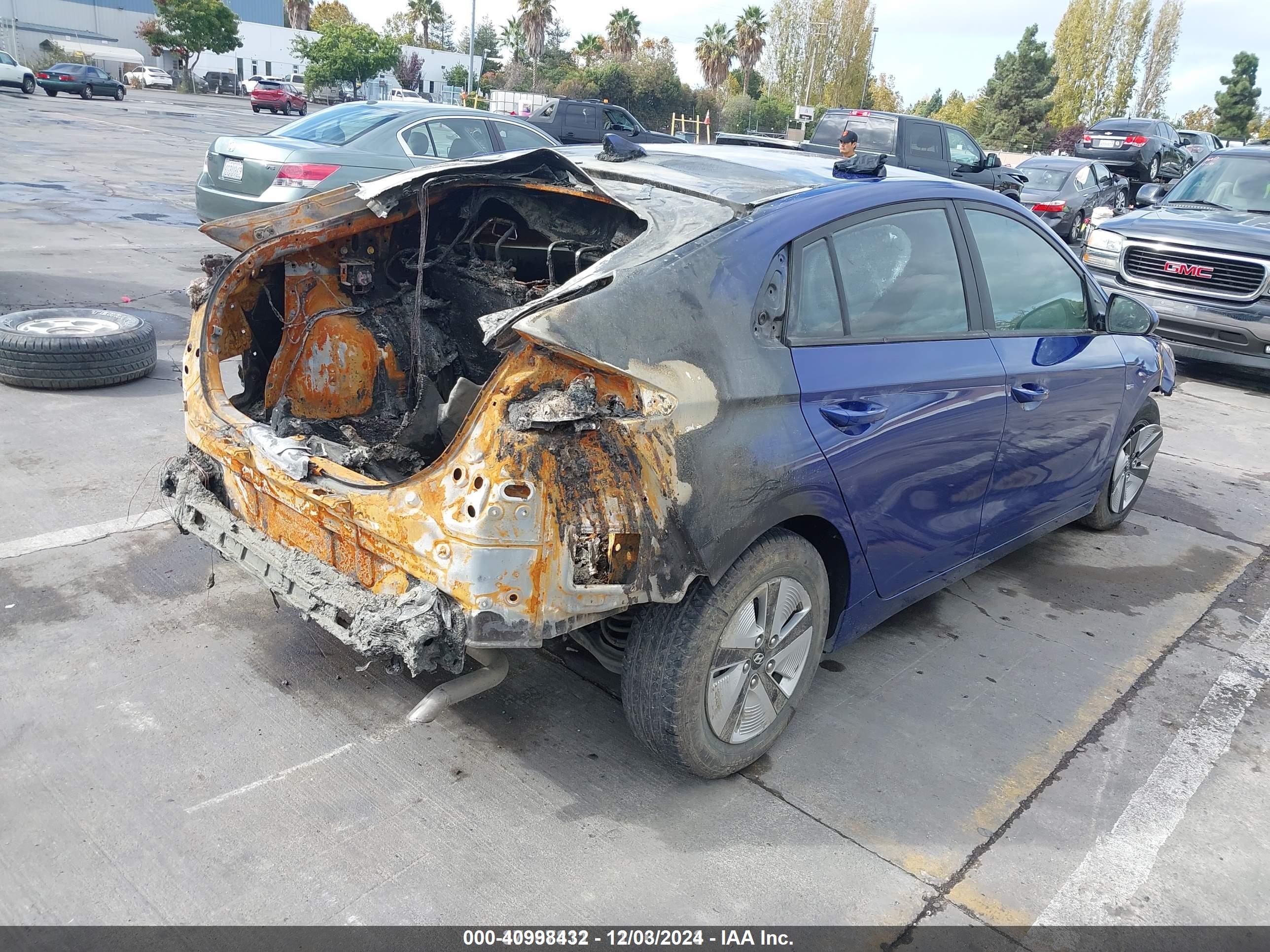 HYUNDAI IONIQ image 4