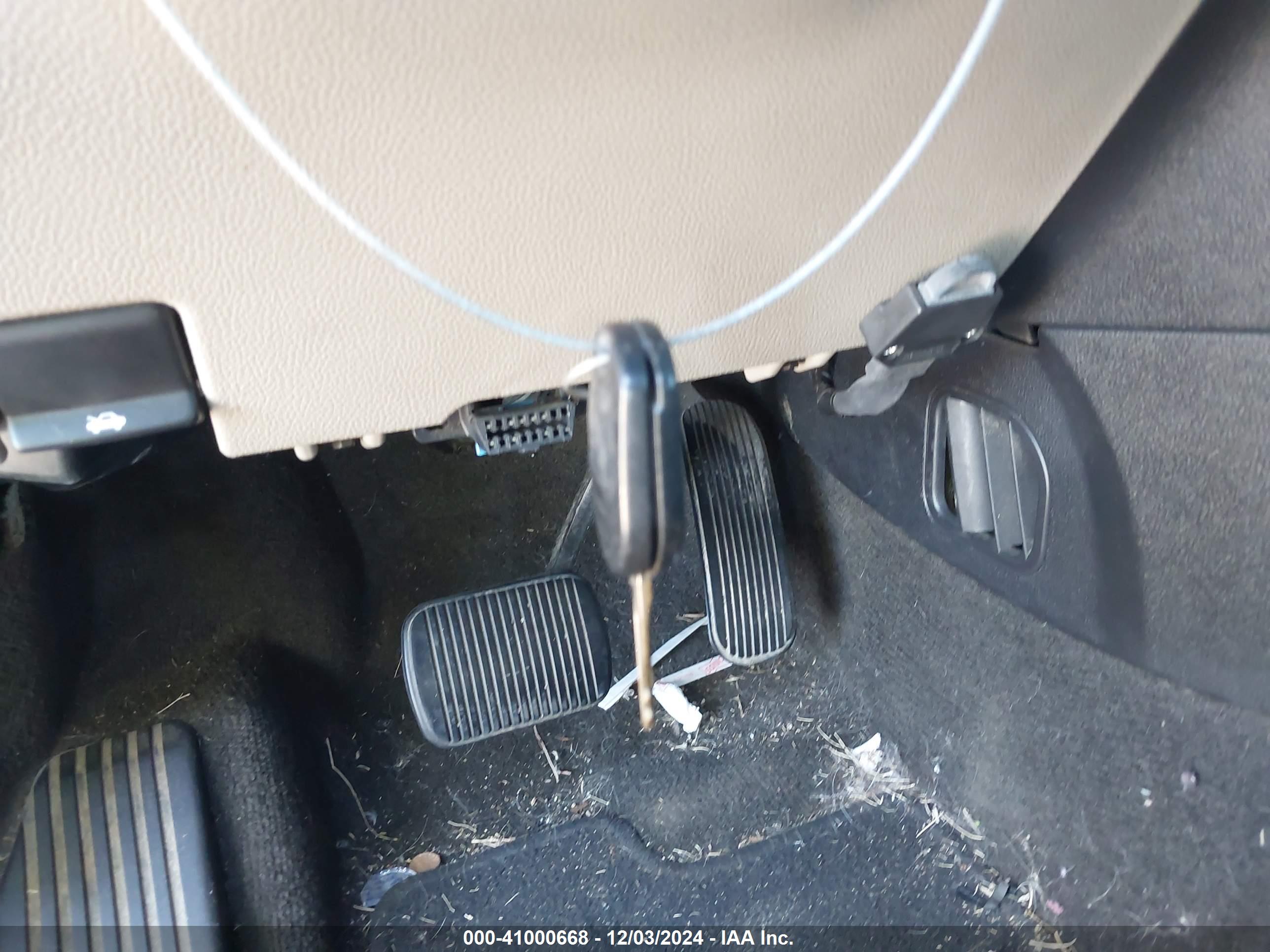 FORD EXPLORER image 11