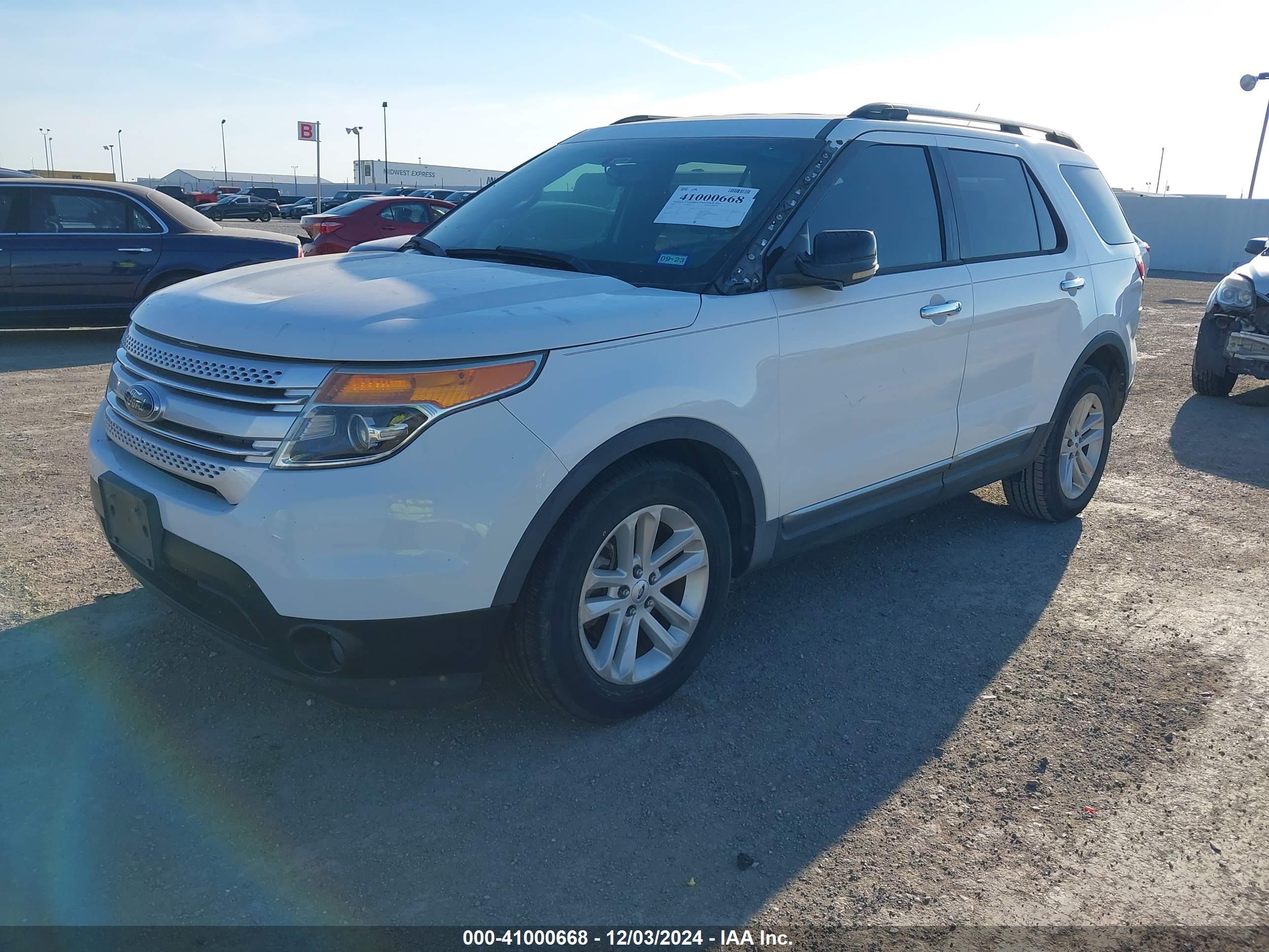 FORD EXPLORER image 2
