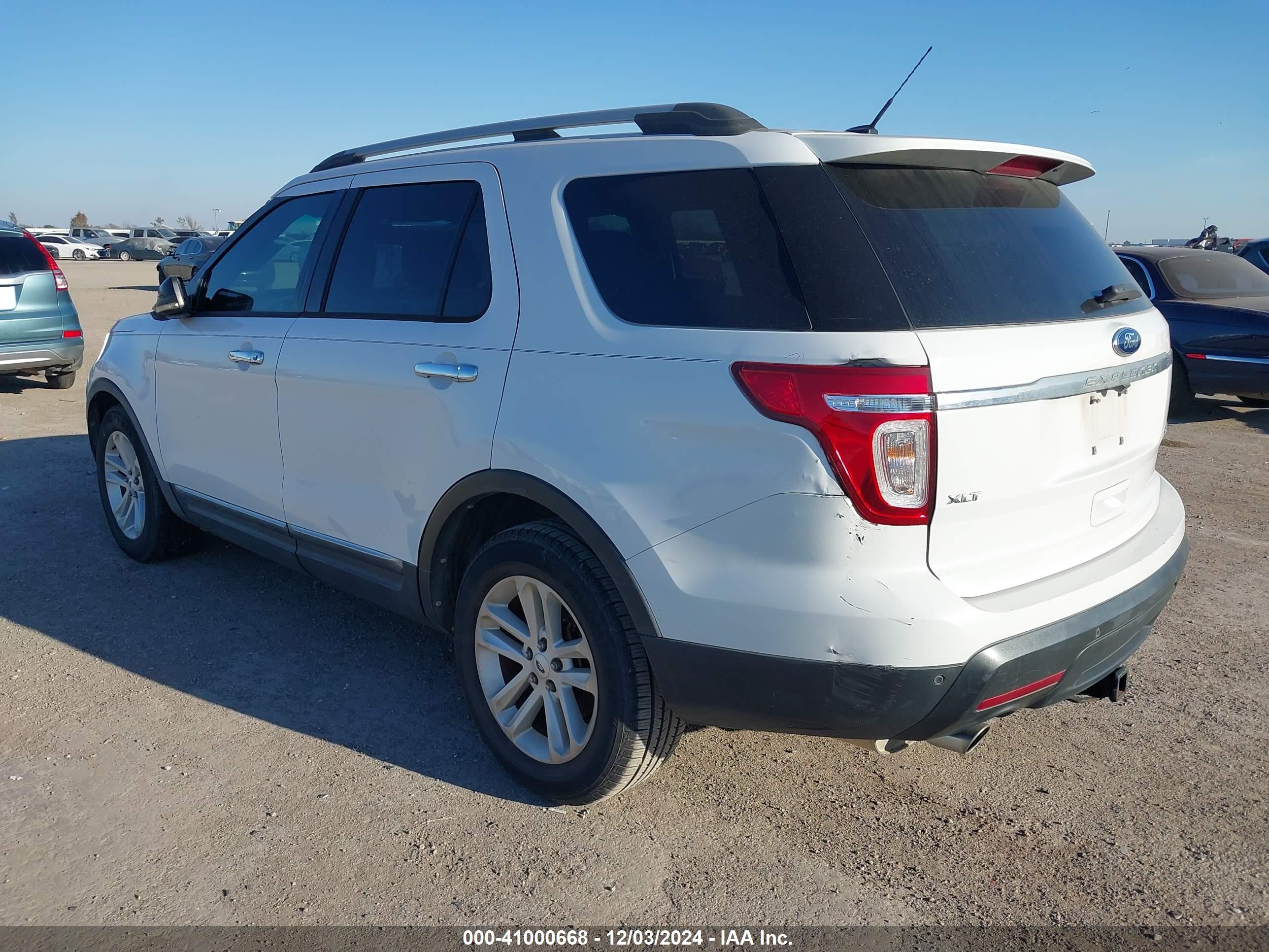 FORD EXPLORER image 3