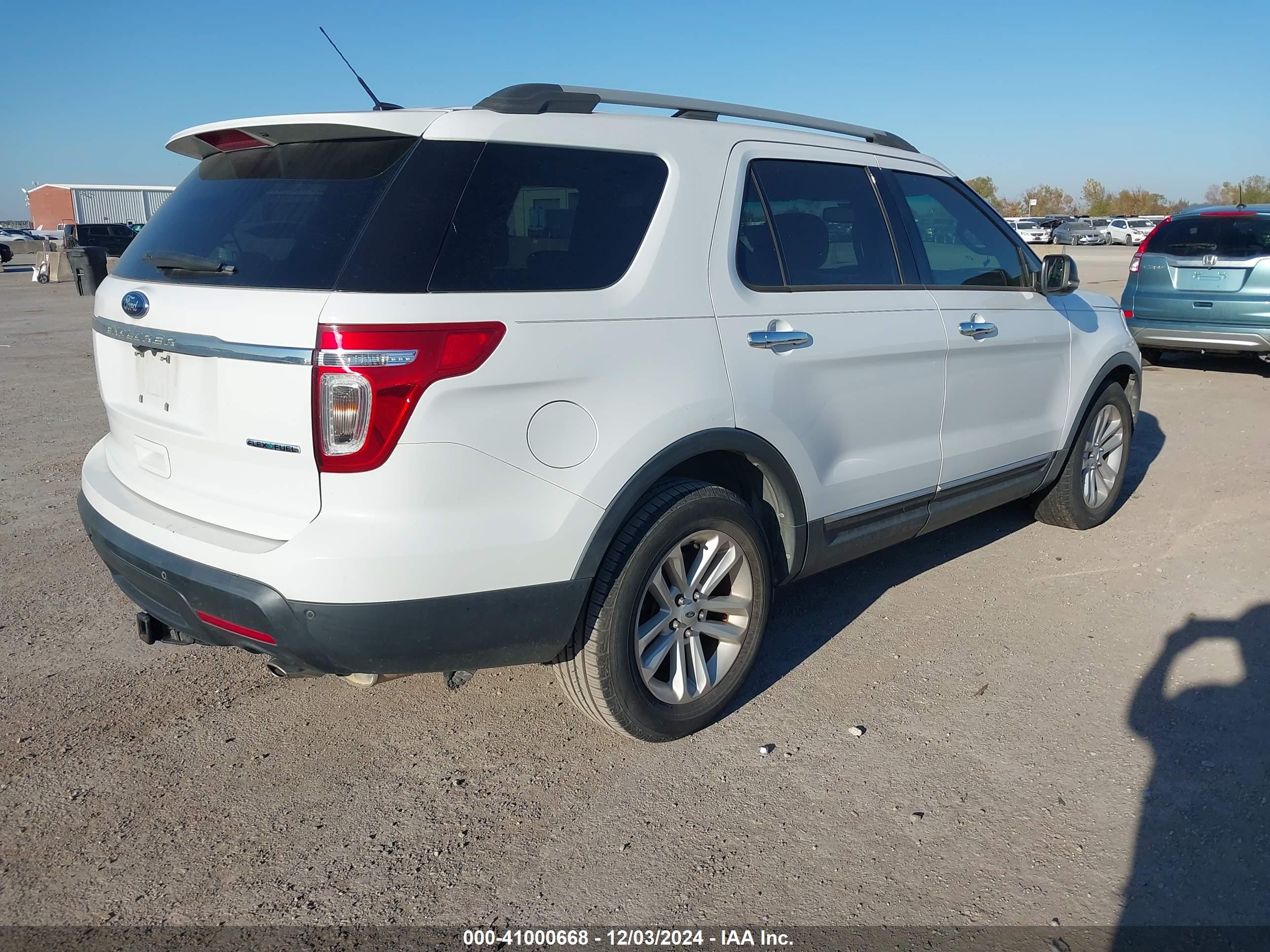 FORD EXPLORER image 4