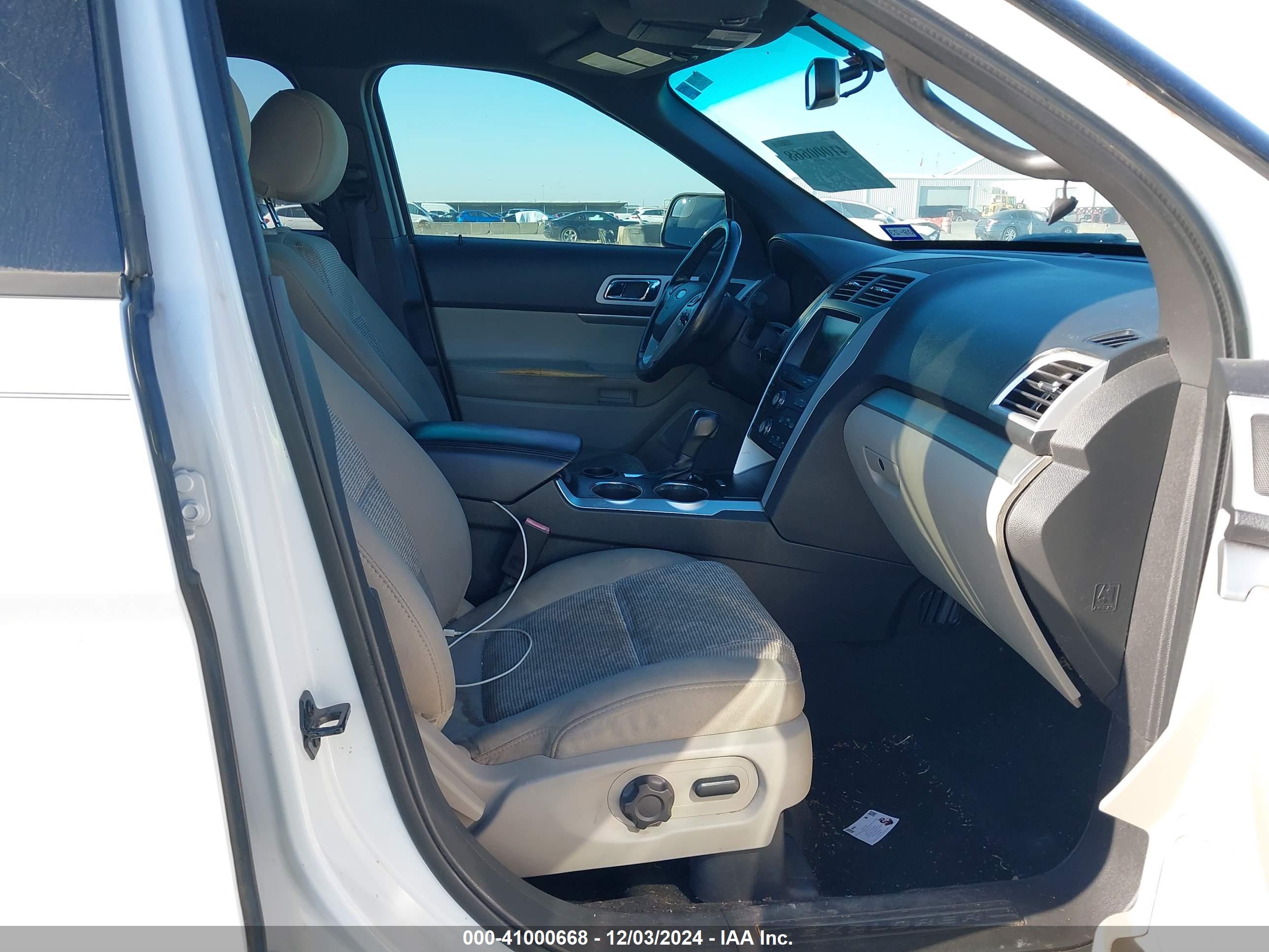 FORD EXPLORER image 5