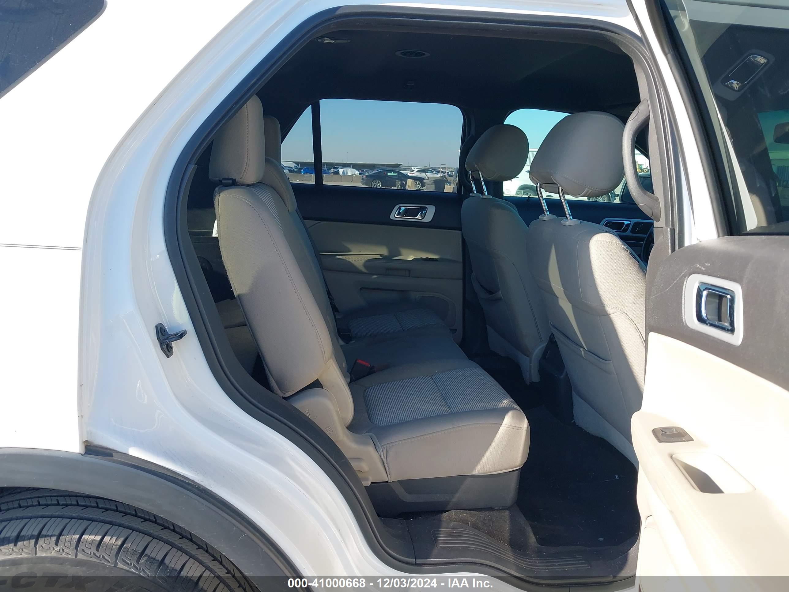 FORD EXPLORER image 8