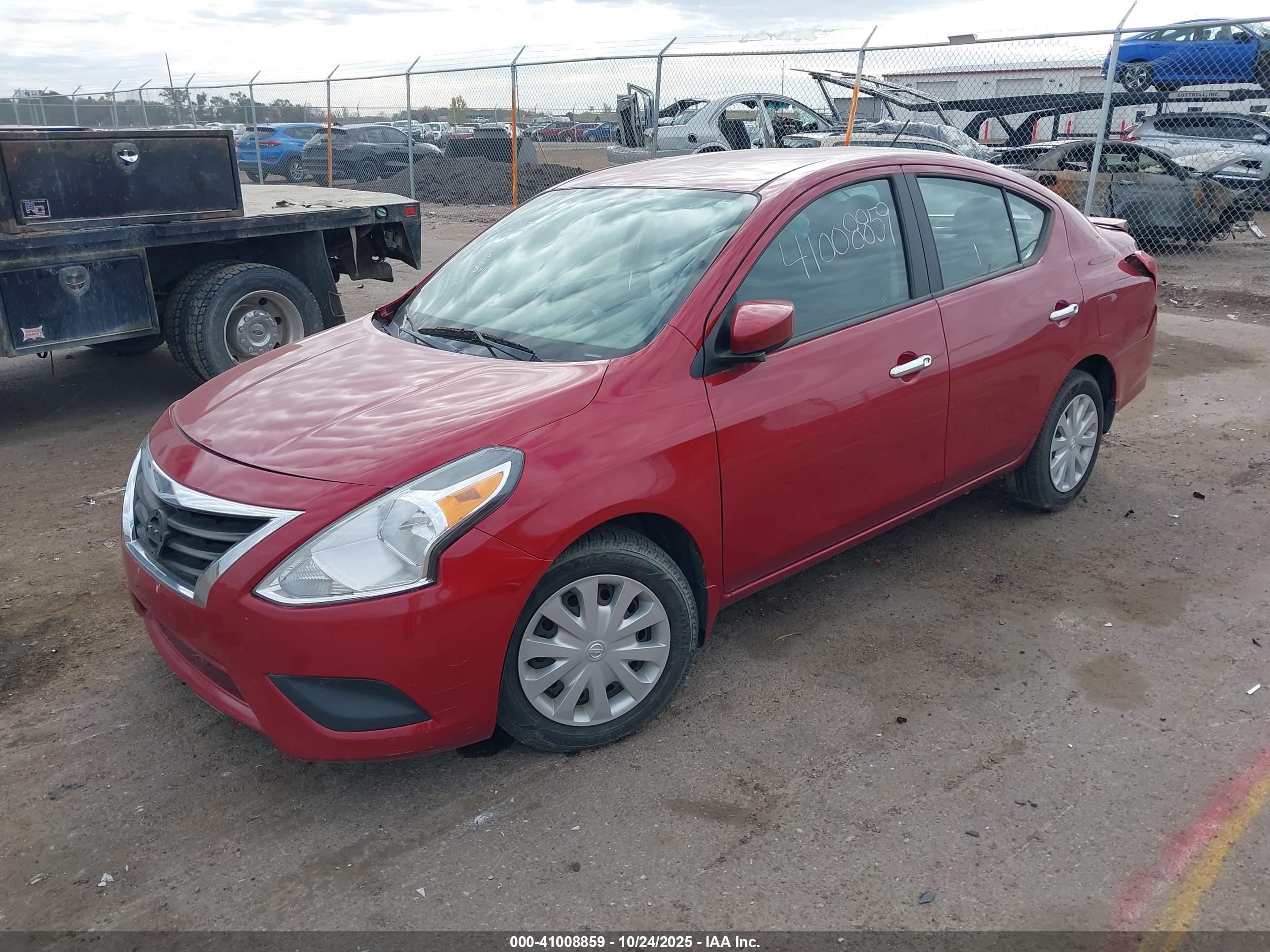 NISSAN VERSA image 2