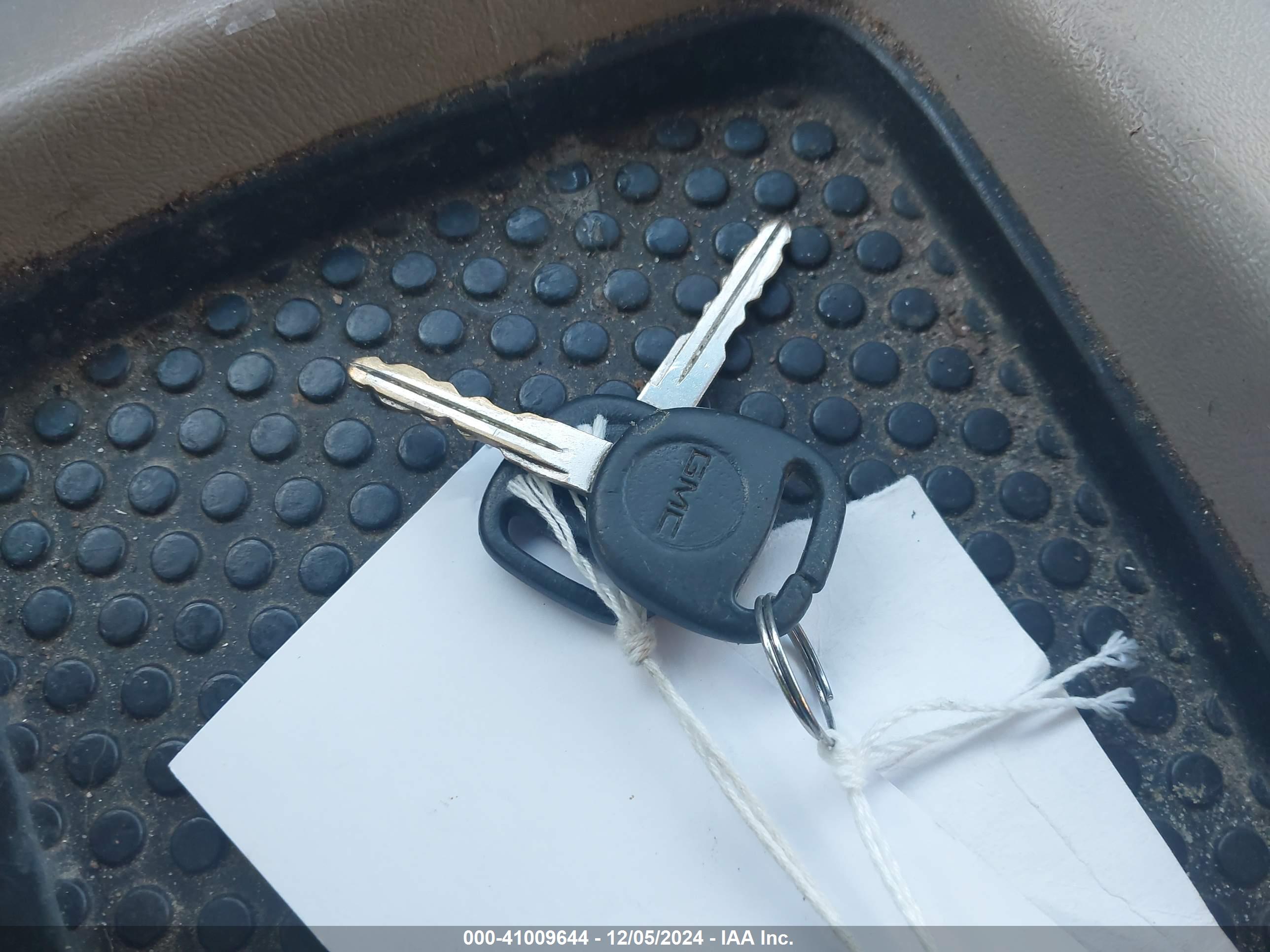GMC YUKON image 11