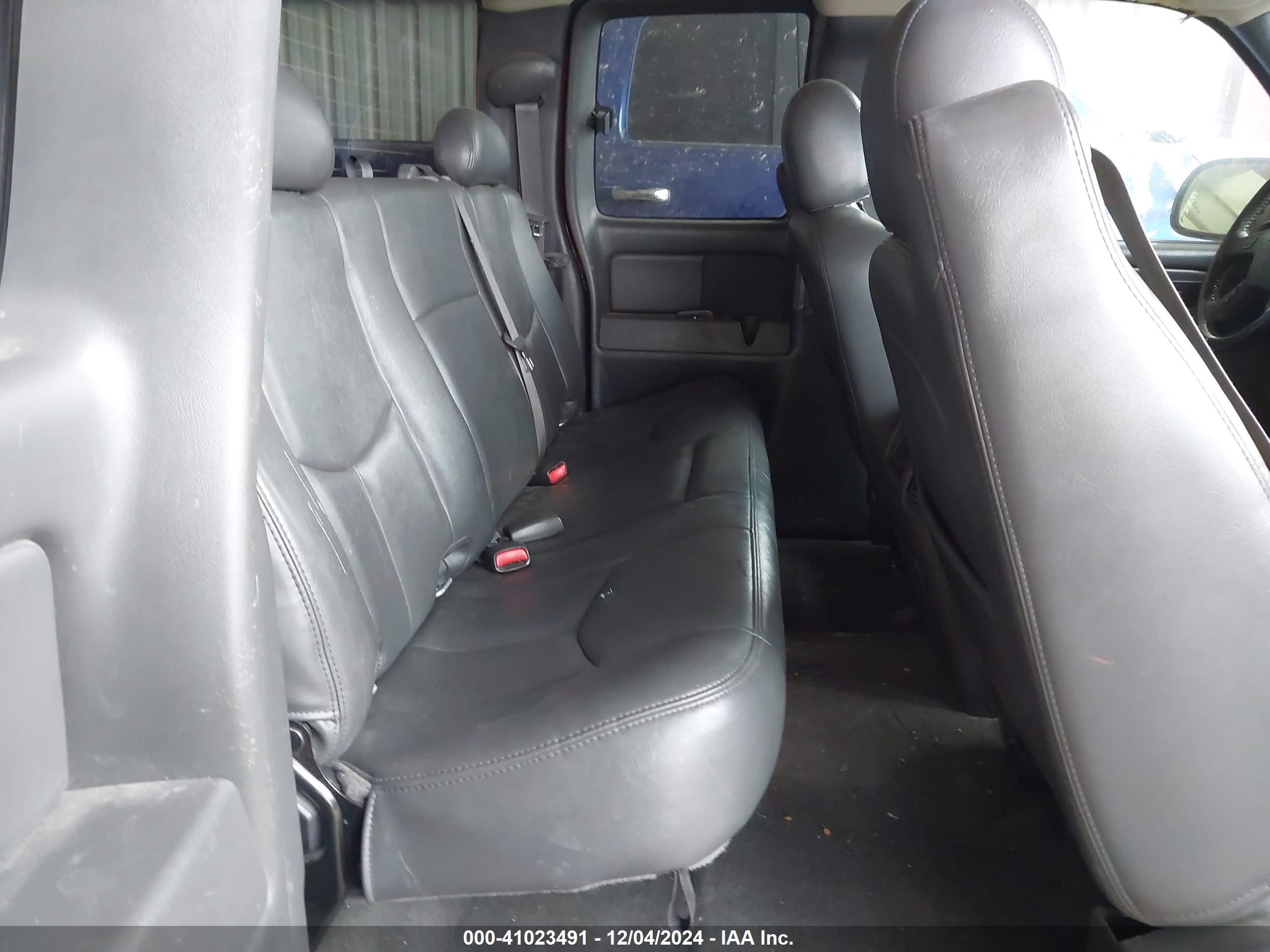 CHEVROLET SILVERADO image 8