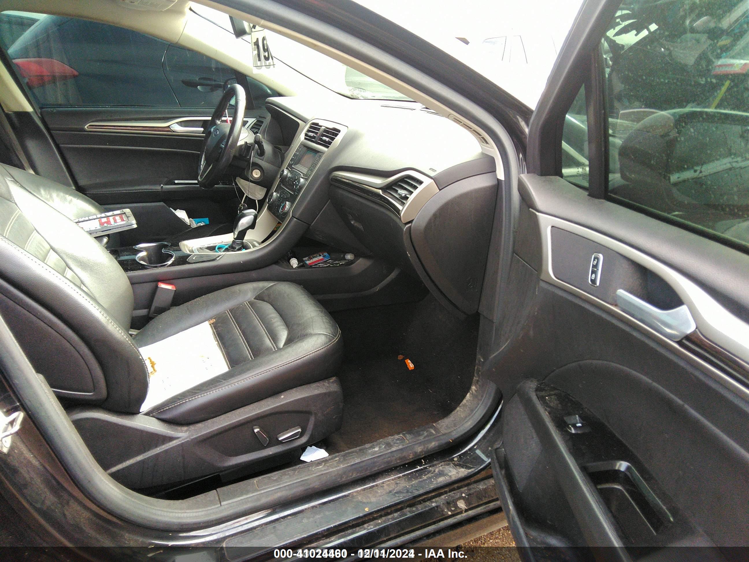 FORD FUSION image 5