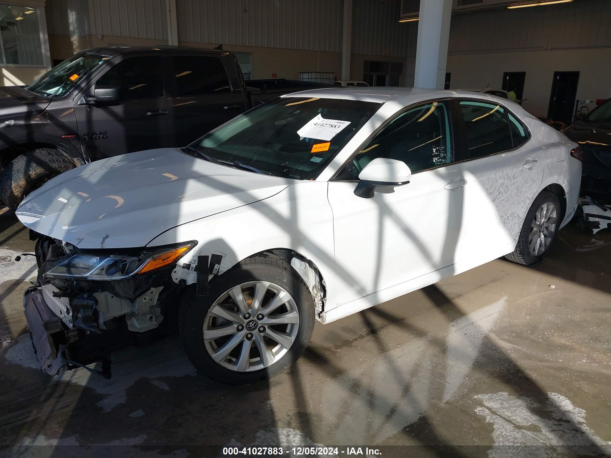 TOYOTA CAMRY image 2