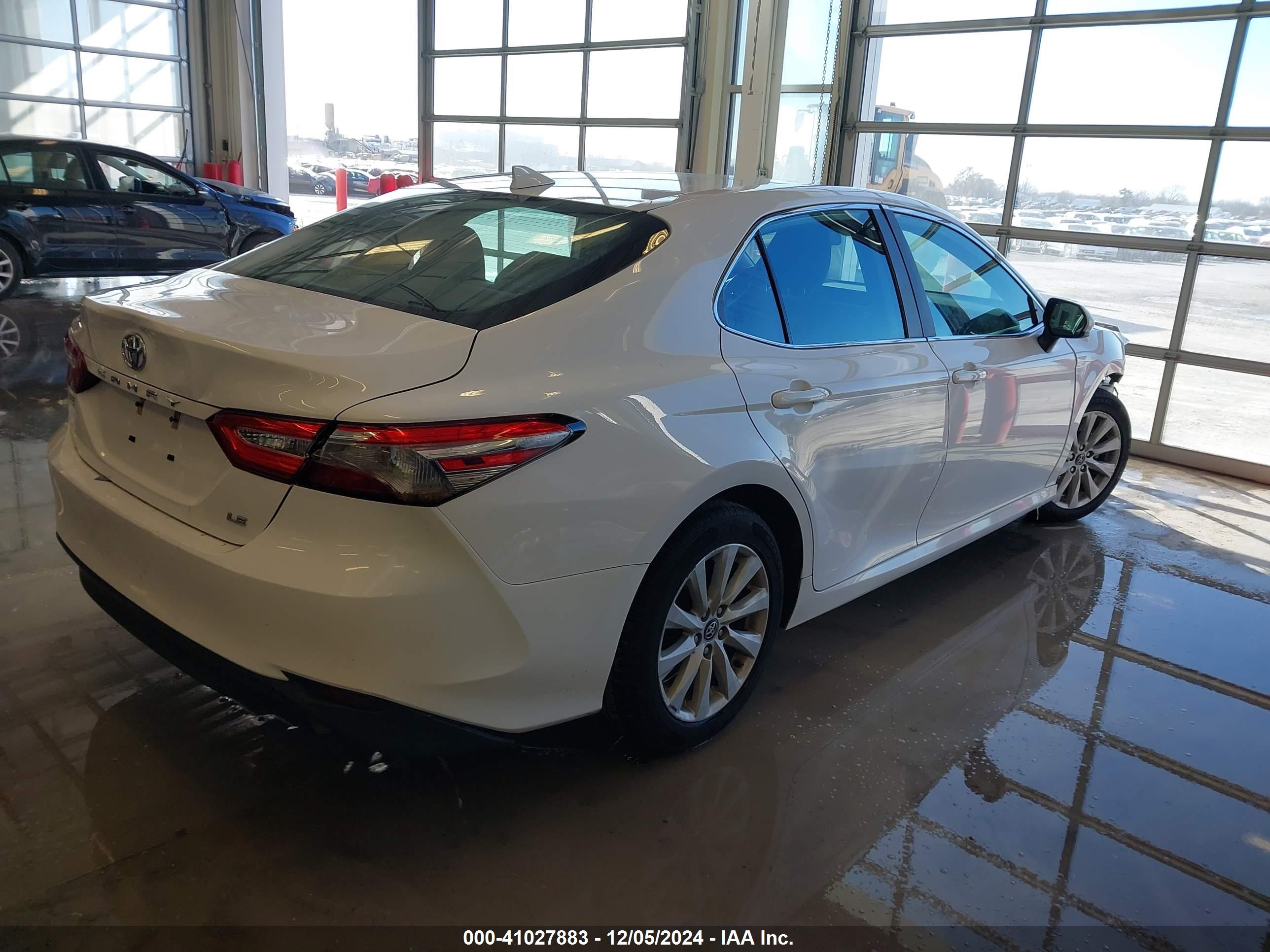 TOYOTA CAMRY image 4