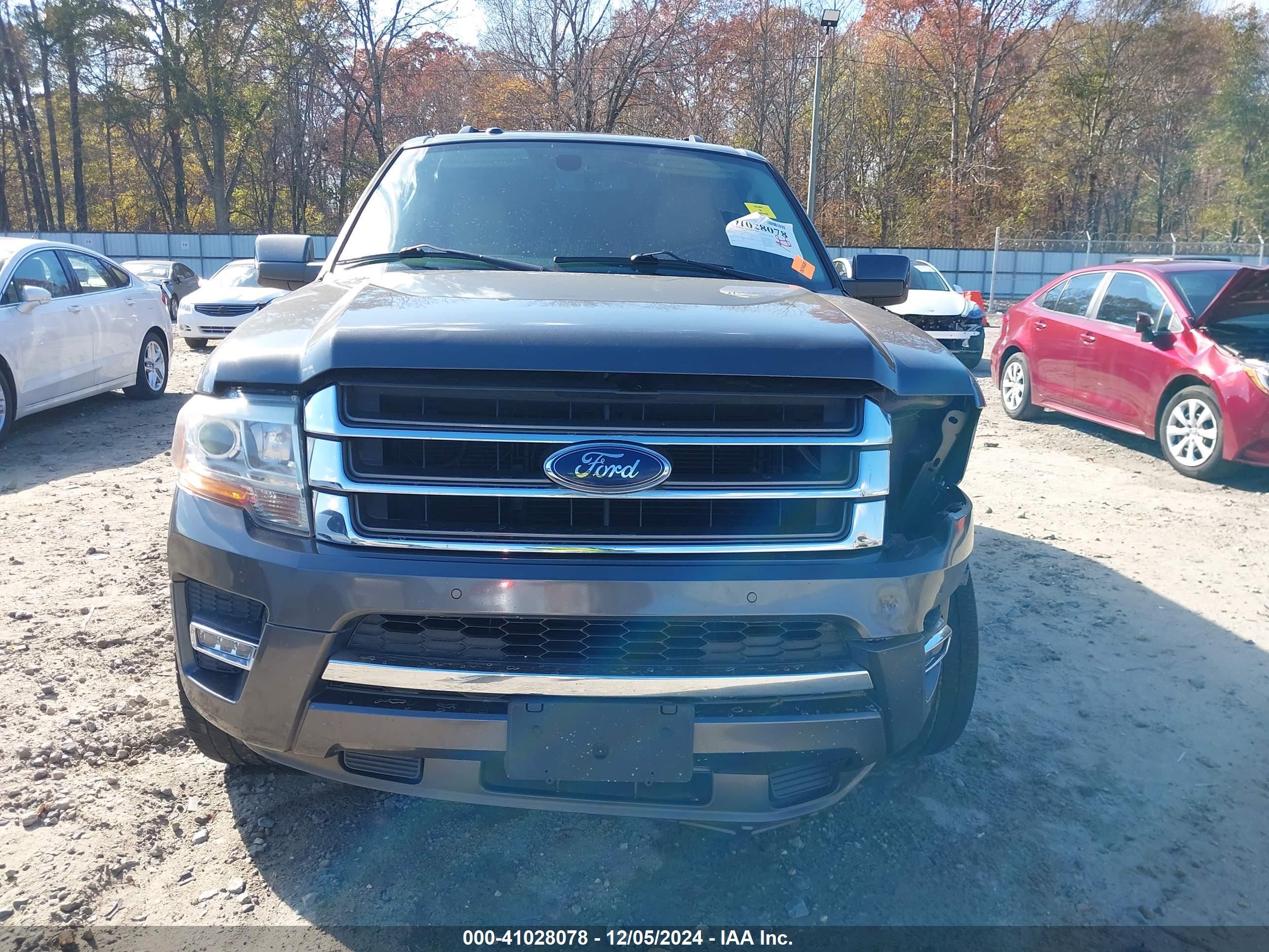 FORD EXPEDITION image 6