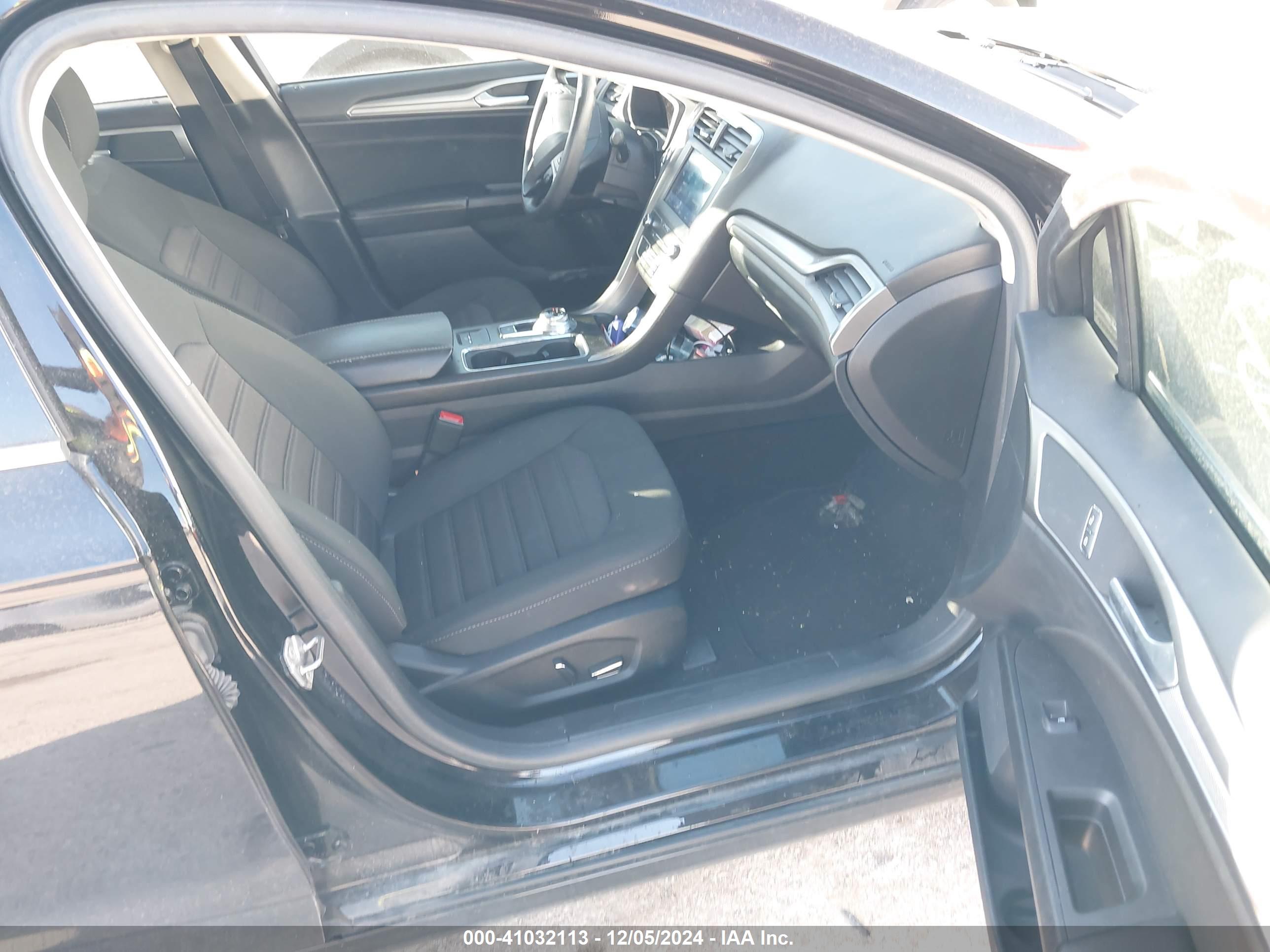 FORD FUSION image 5