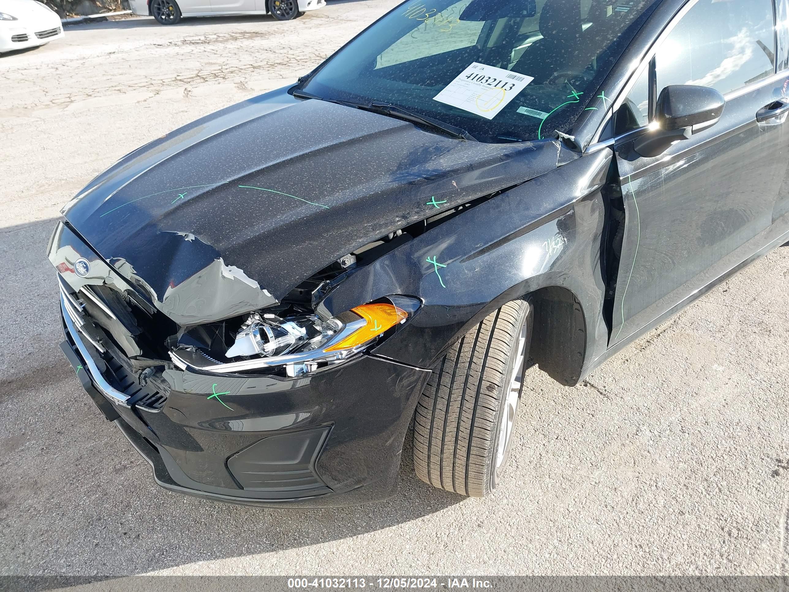 FORD FUSION image 6