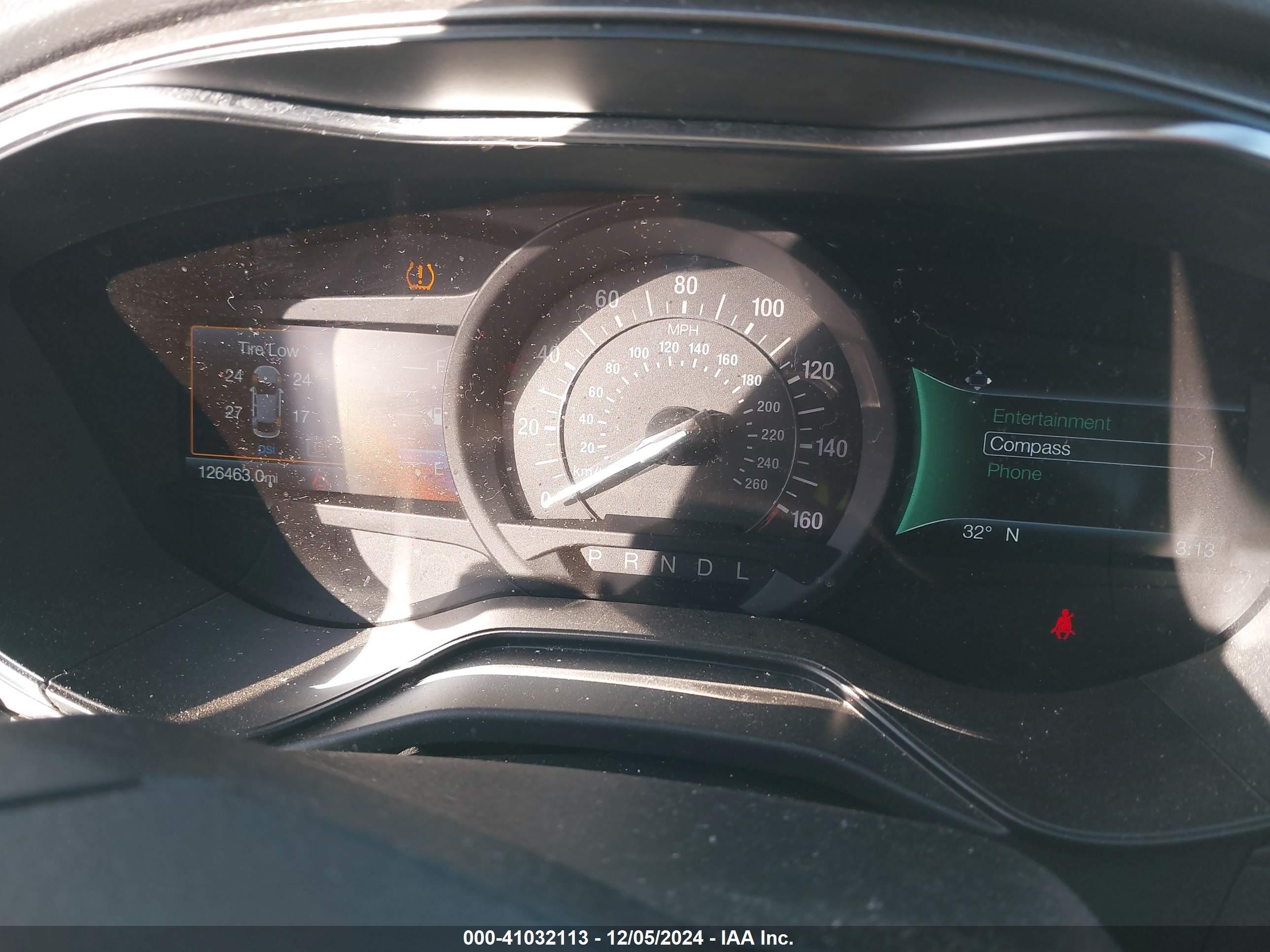 FORD FUSION image 7