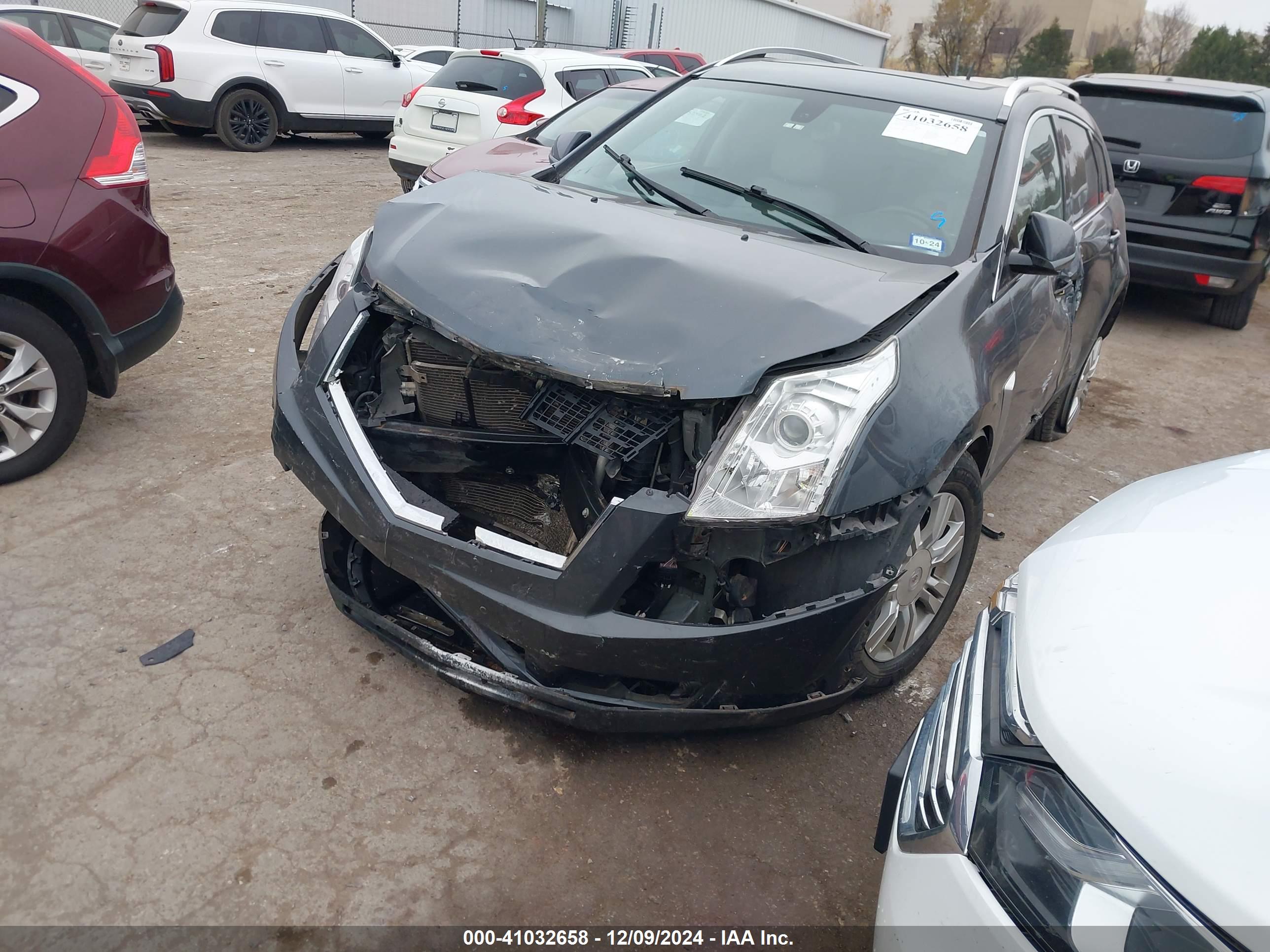 CADILLAC SRX image 2