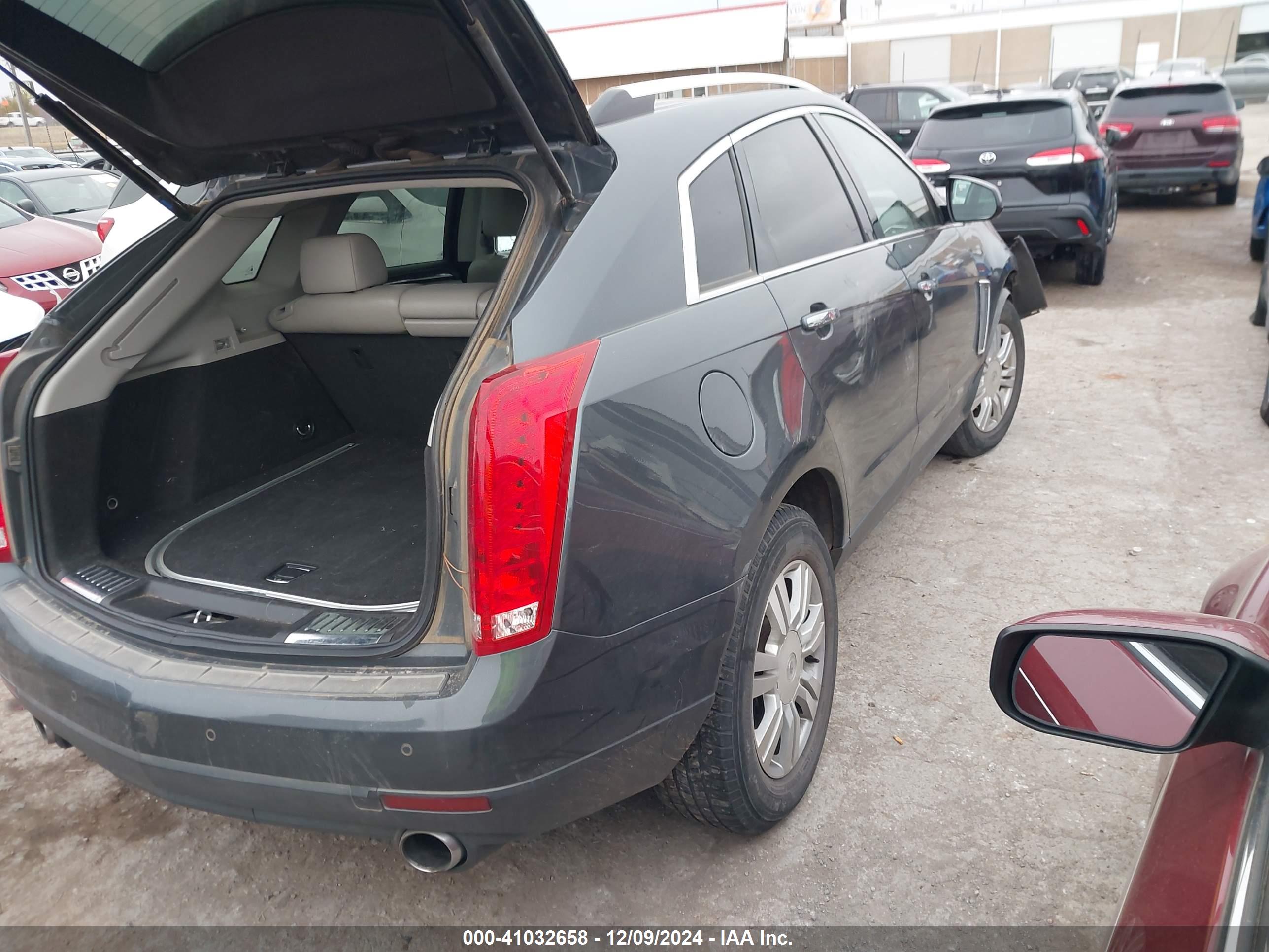 CADILLAC SRX image 4