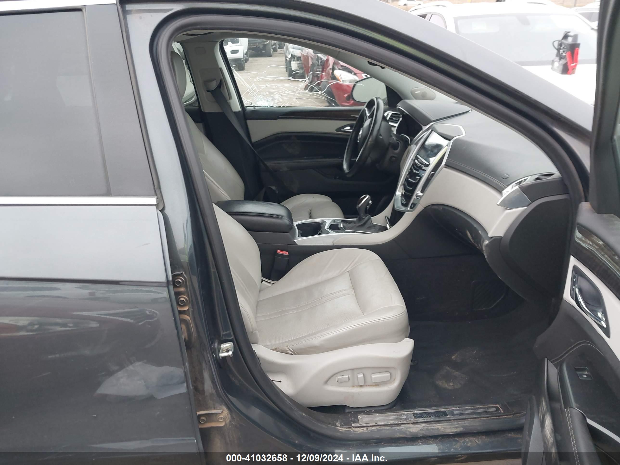 CADILLAC SRX image 5