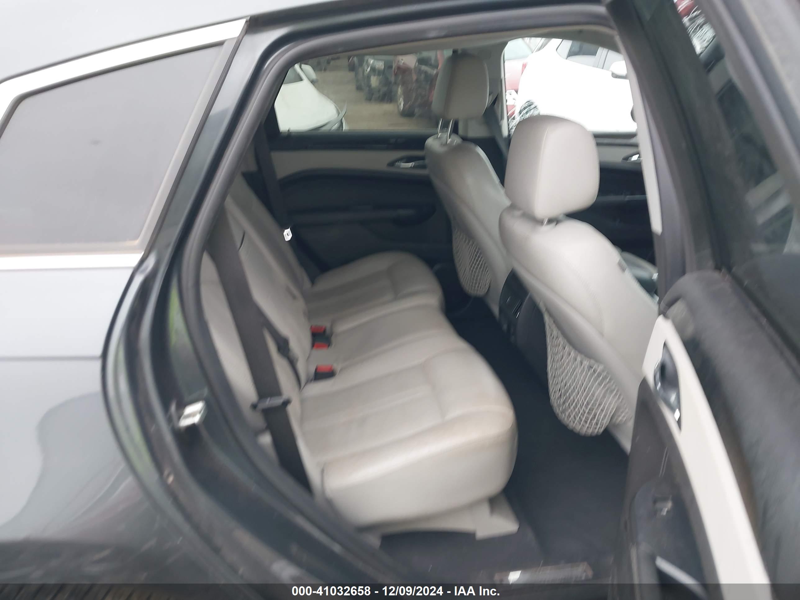 CADILLAC SRX image 8