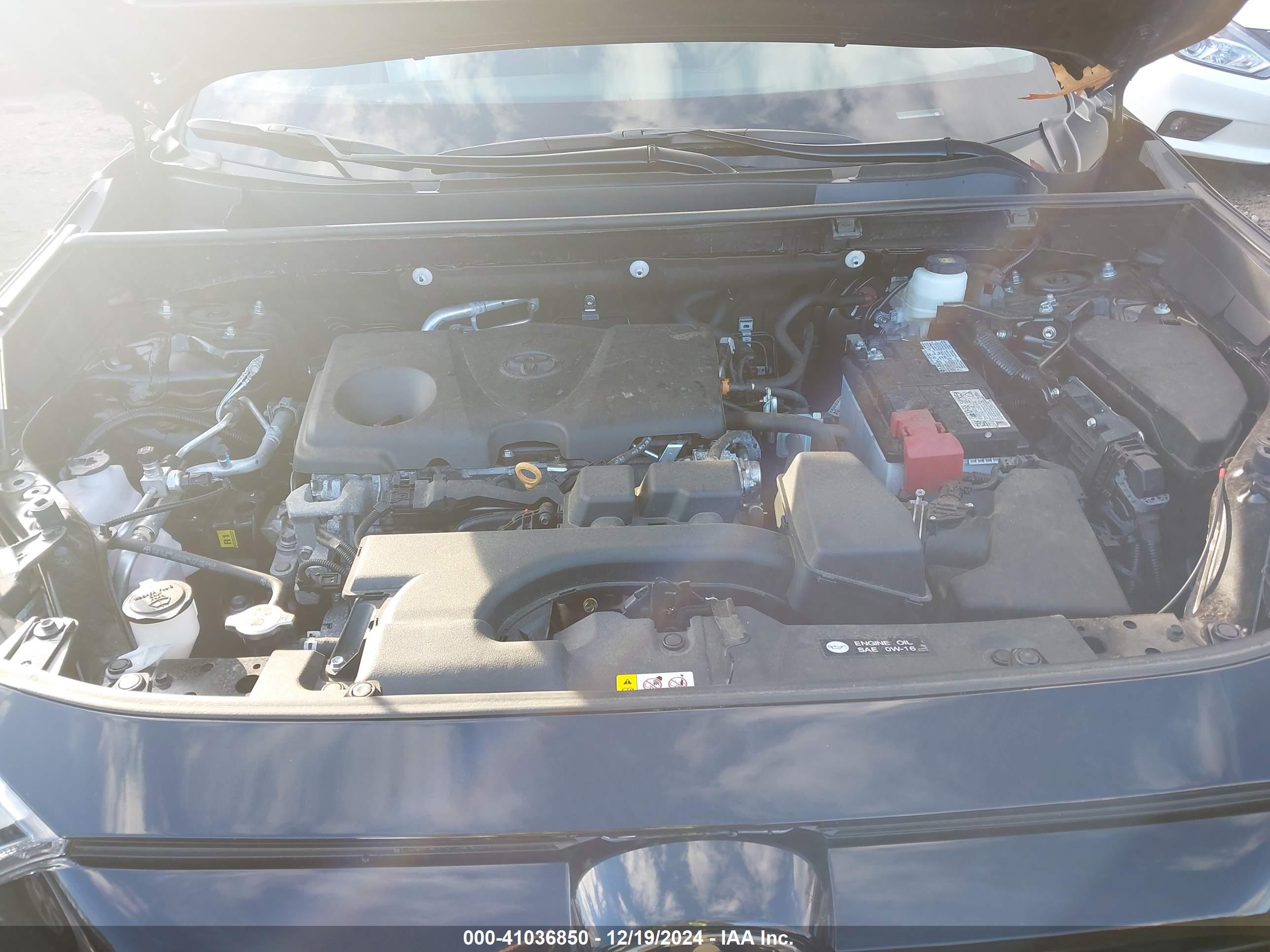 TOYOTA RAV4 image 10