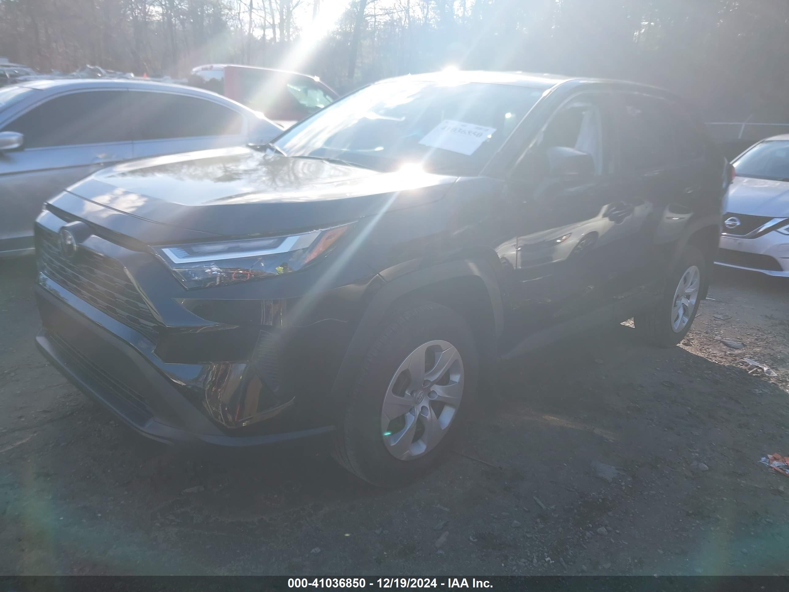 TOYOTA RAV4 image 2