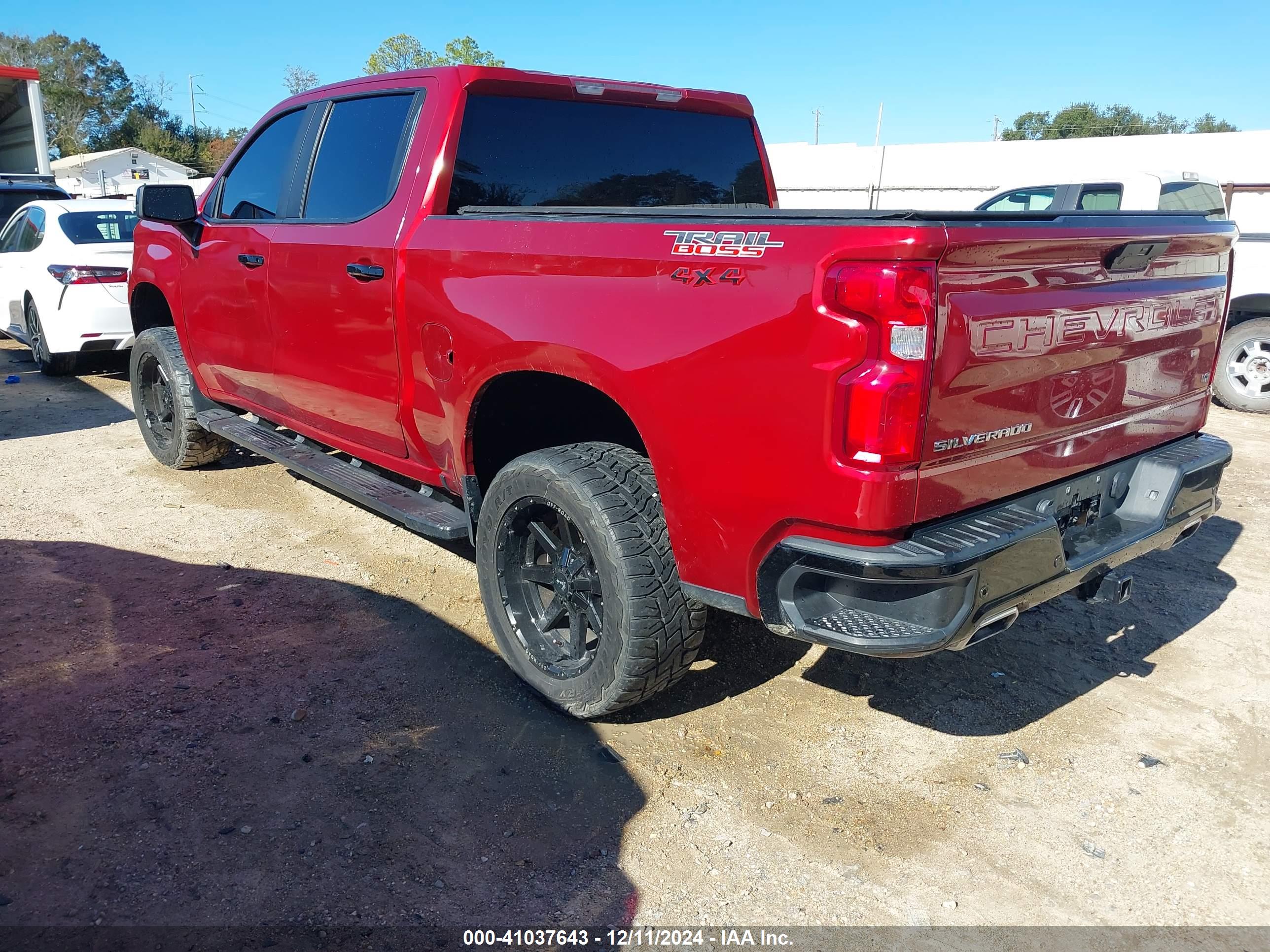 CHEVROLET SILVERADO image 3