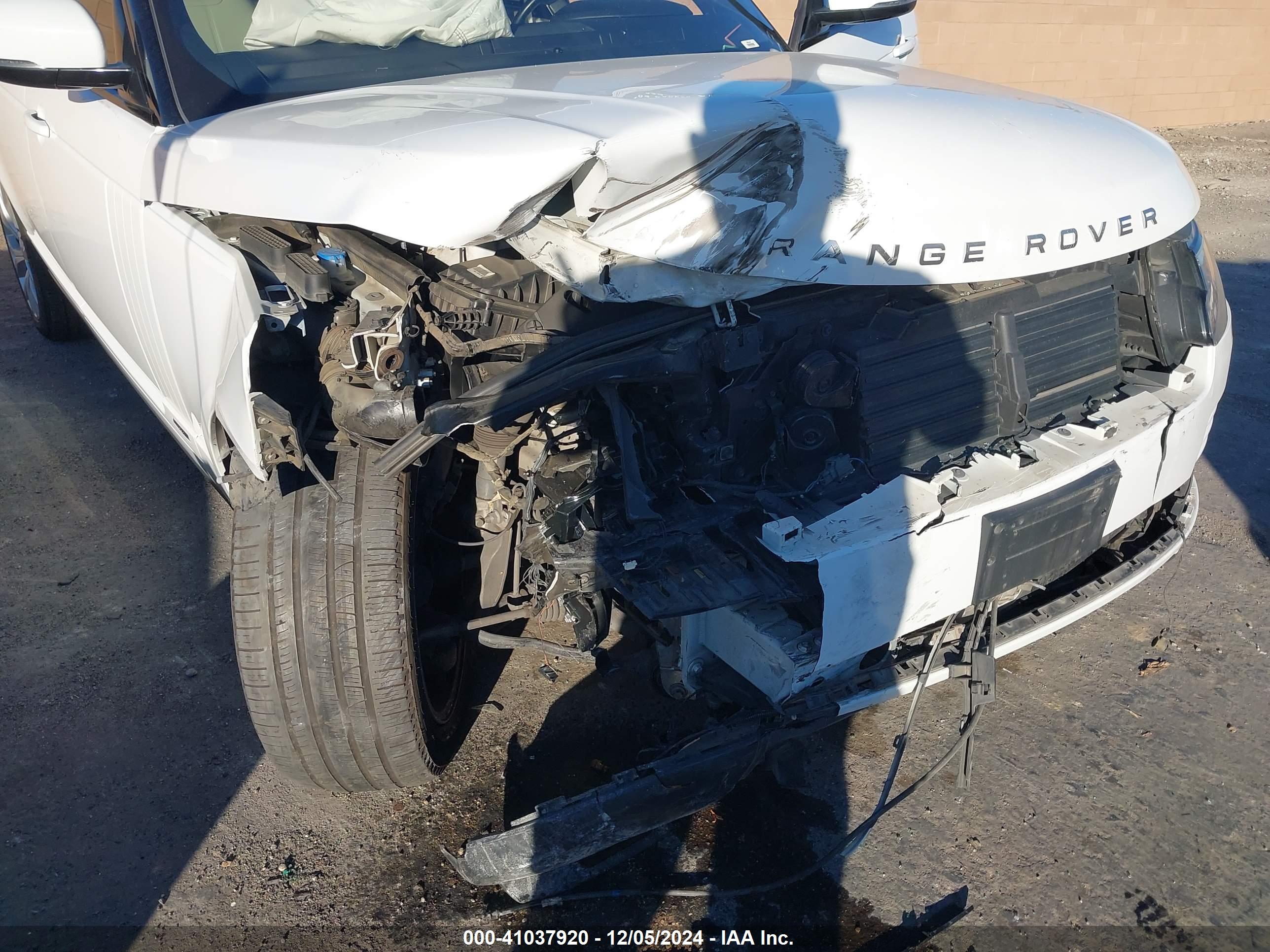 LAND ROVER image 6