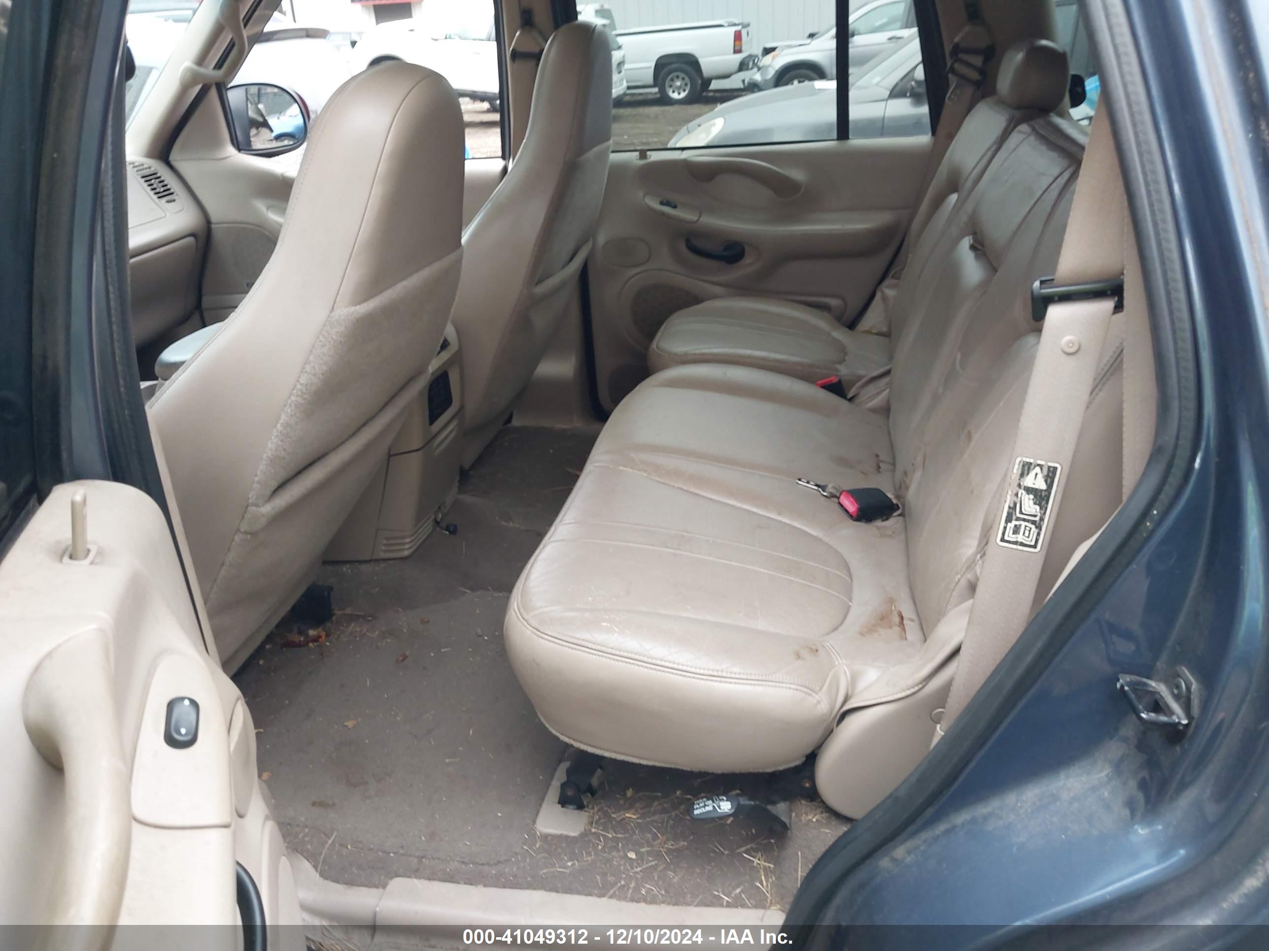 FORD EXPEDITION image 8