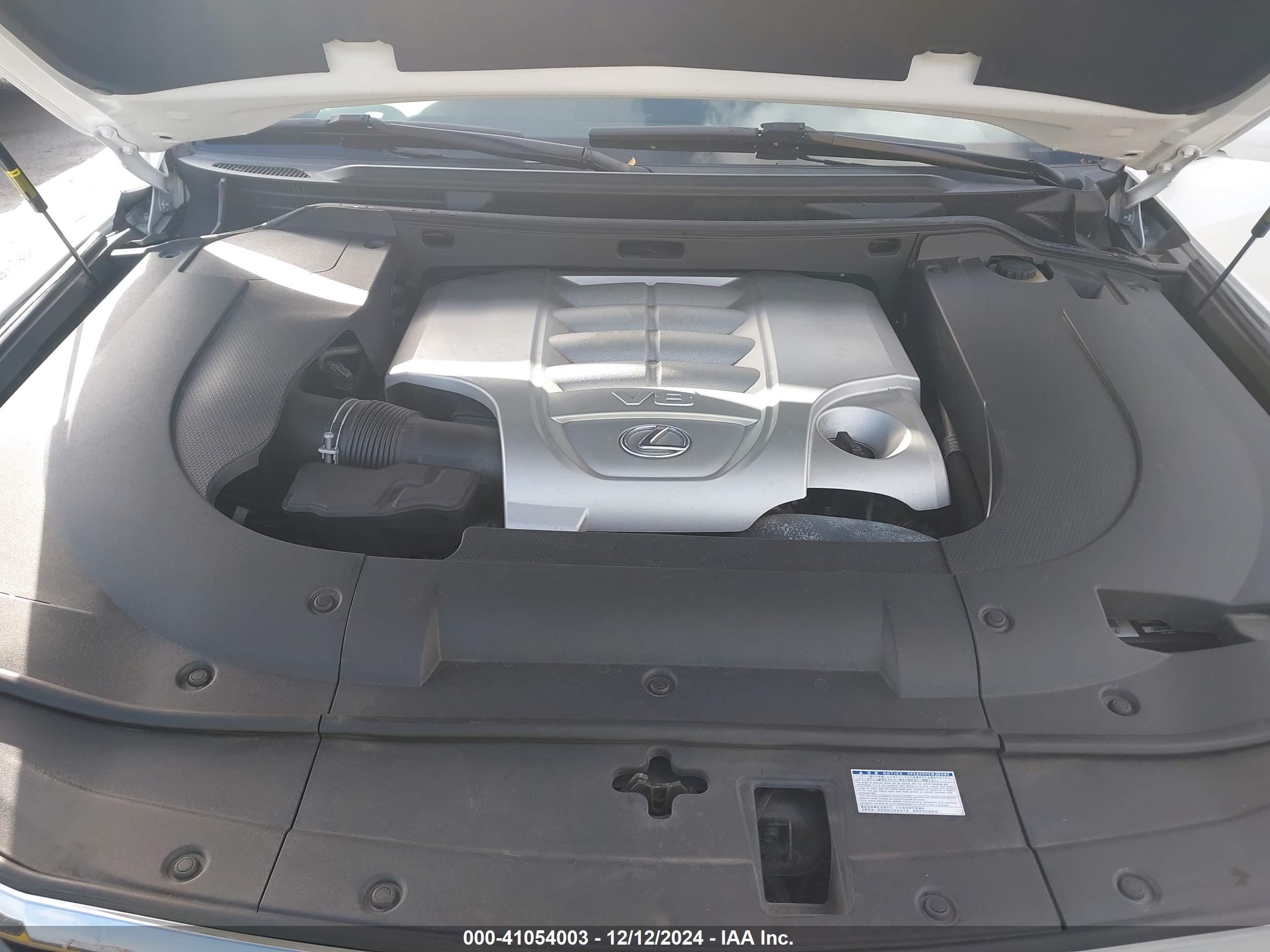 LEXUS LX image 10